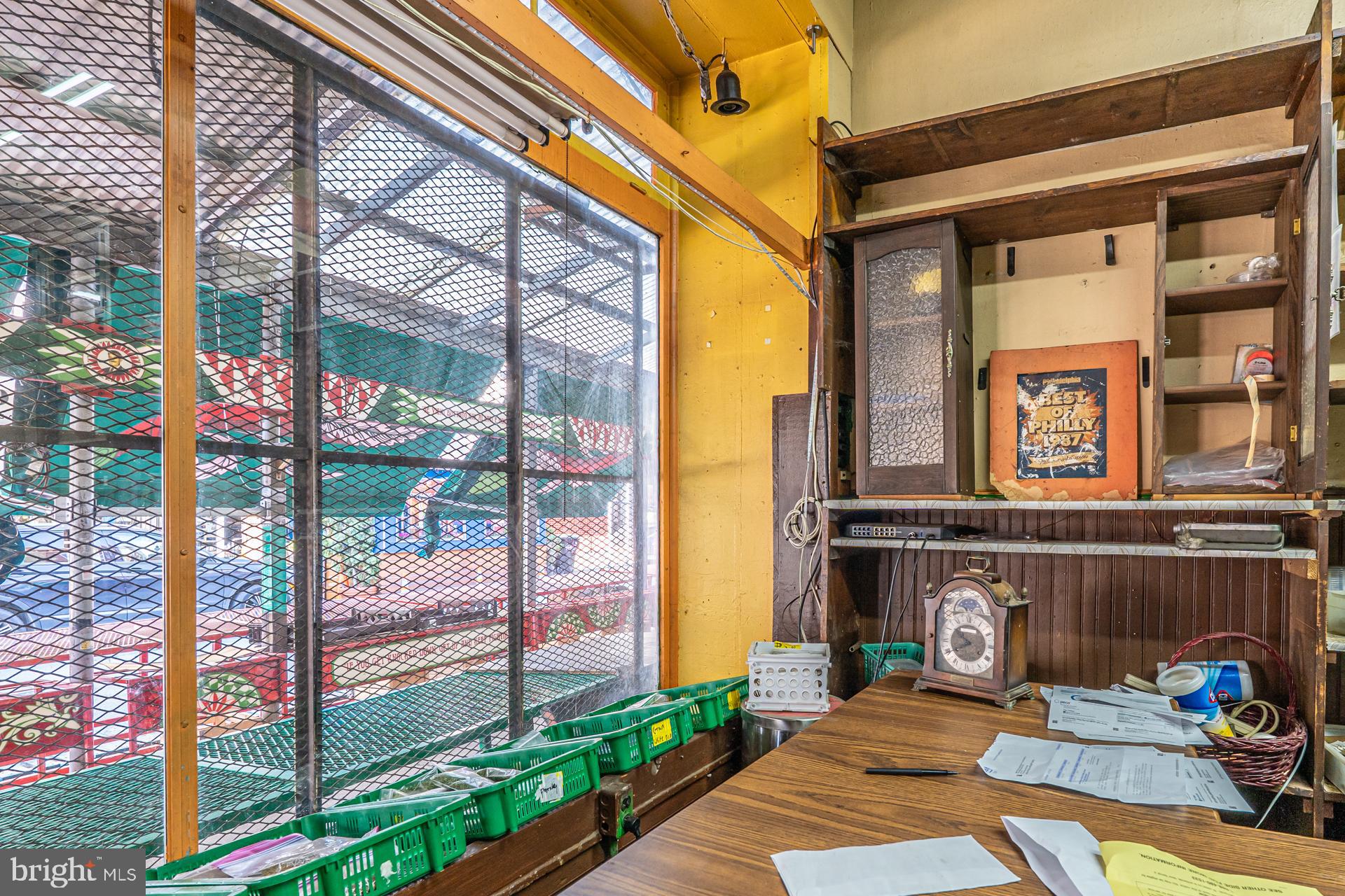 ITALIAN MARKET - Commercial Sale