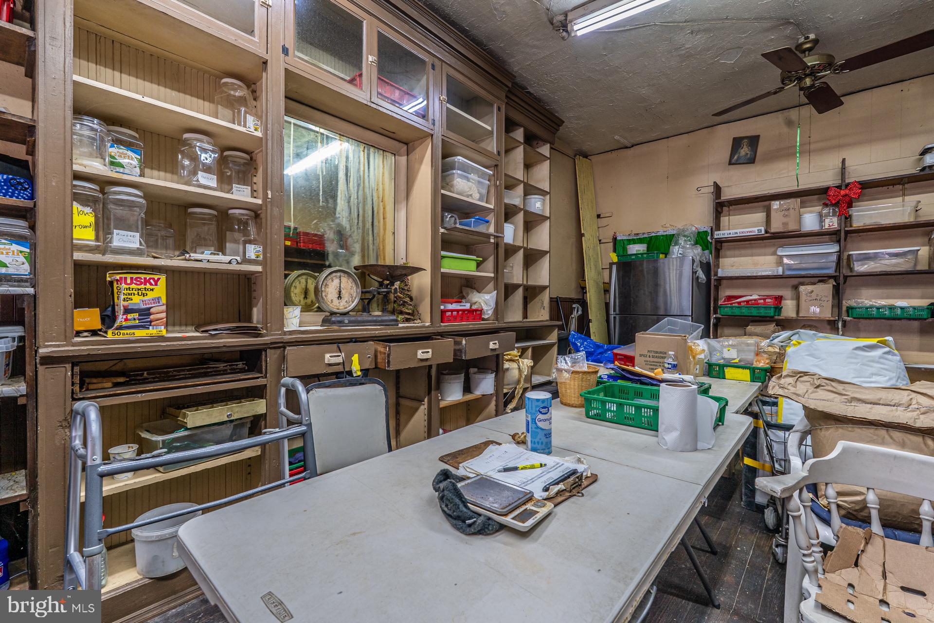 ITALIAN MARKET - Commercial Sale
