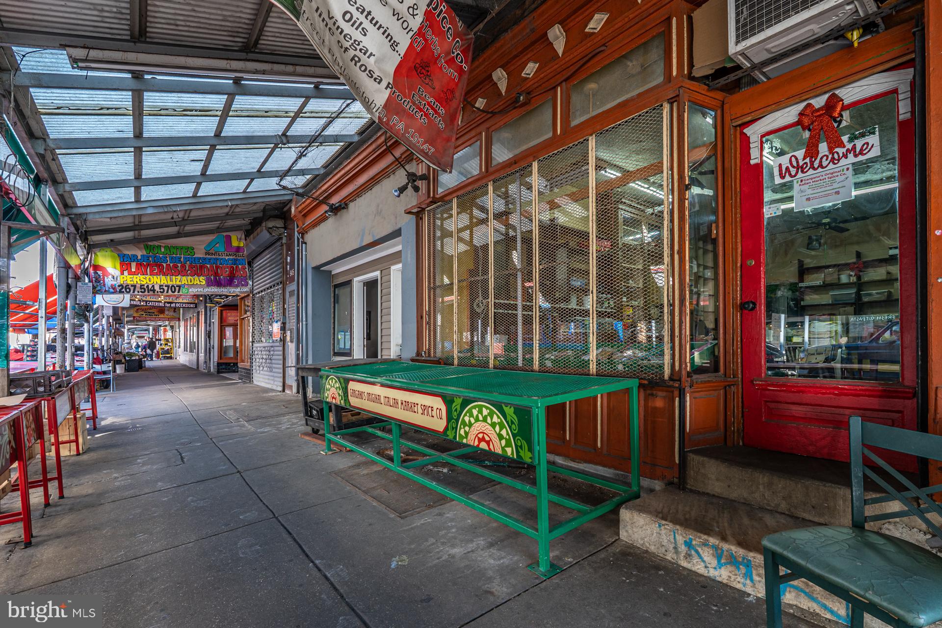 ITALIAN MARKET - Commercial Sale