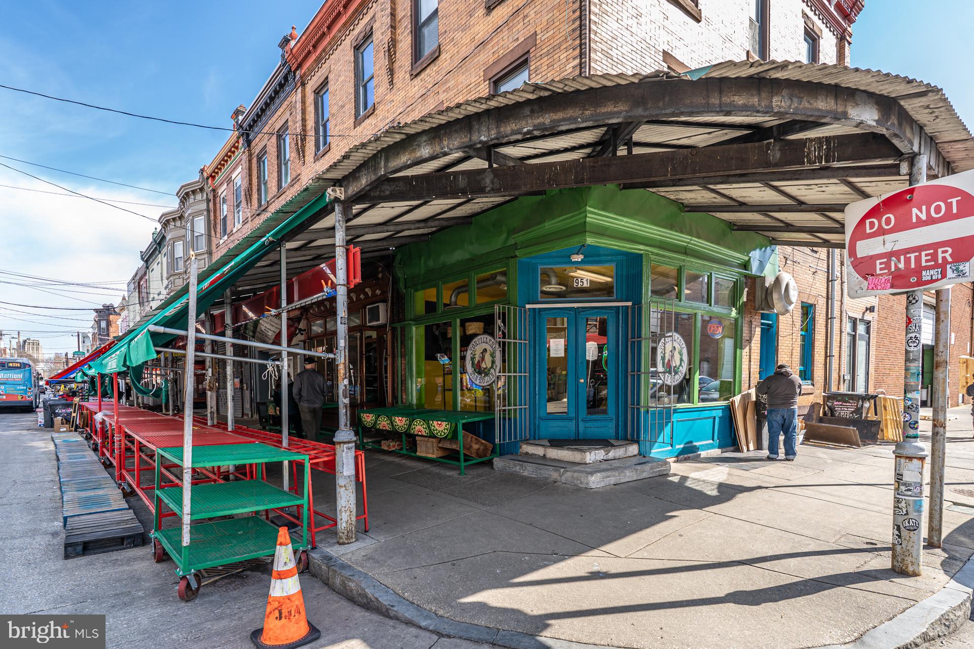ITALIAN MARKET - Commercial Sale