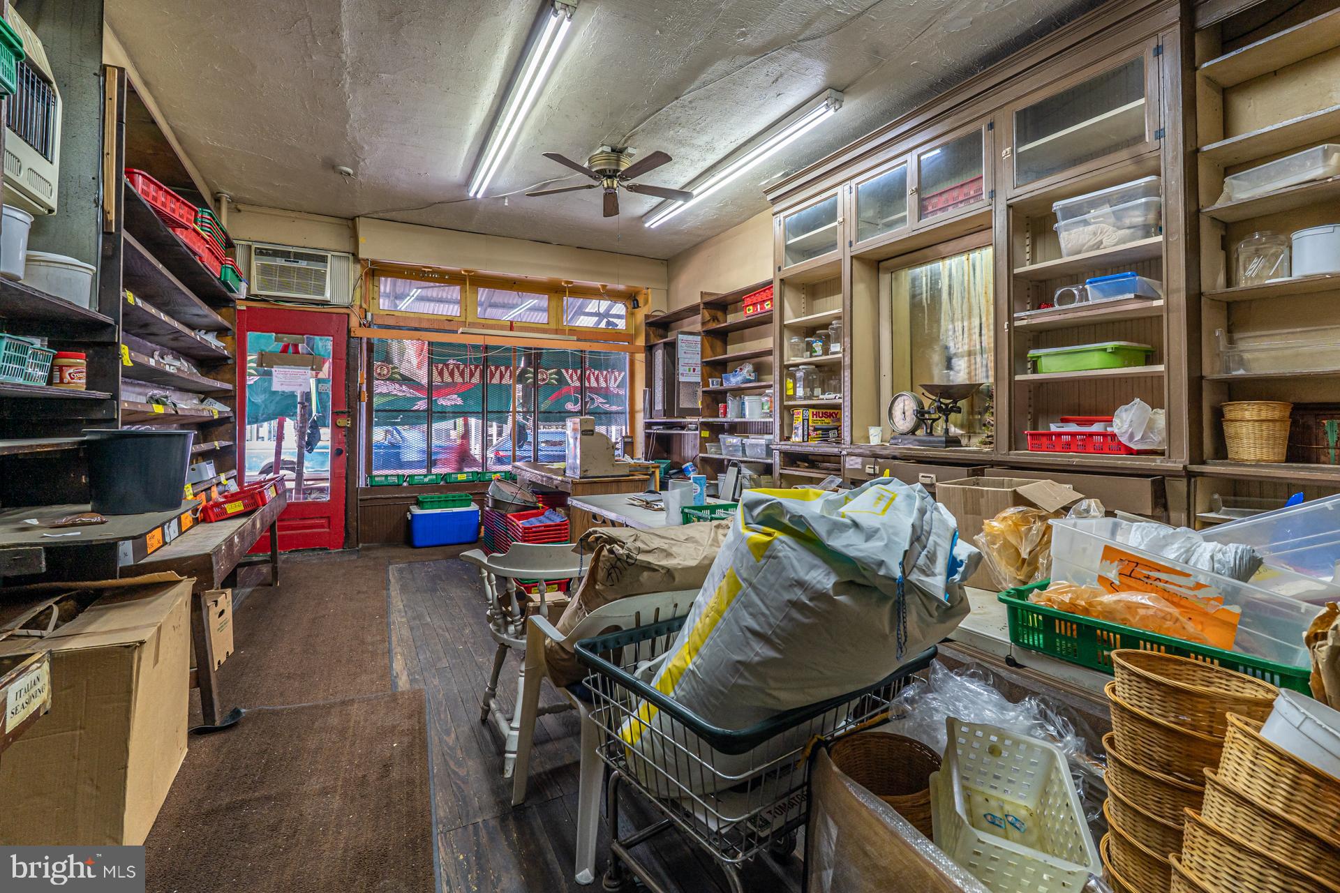 ITALIAN MARKET - Commercial Sale