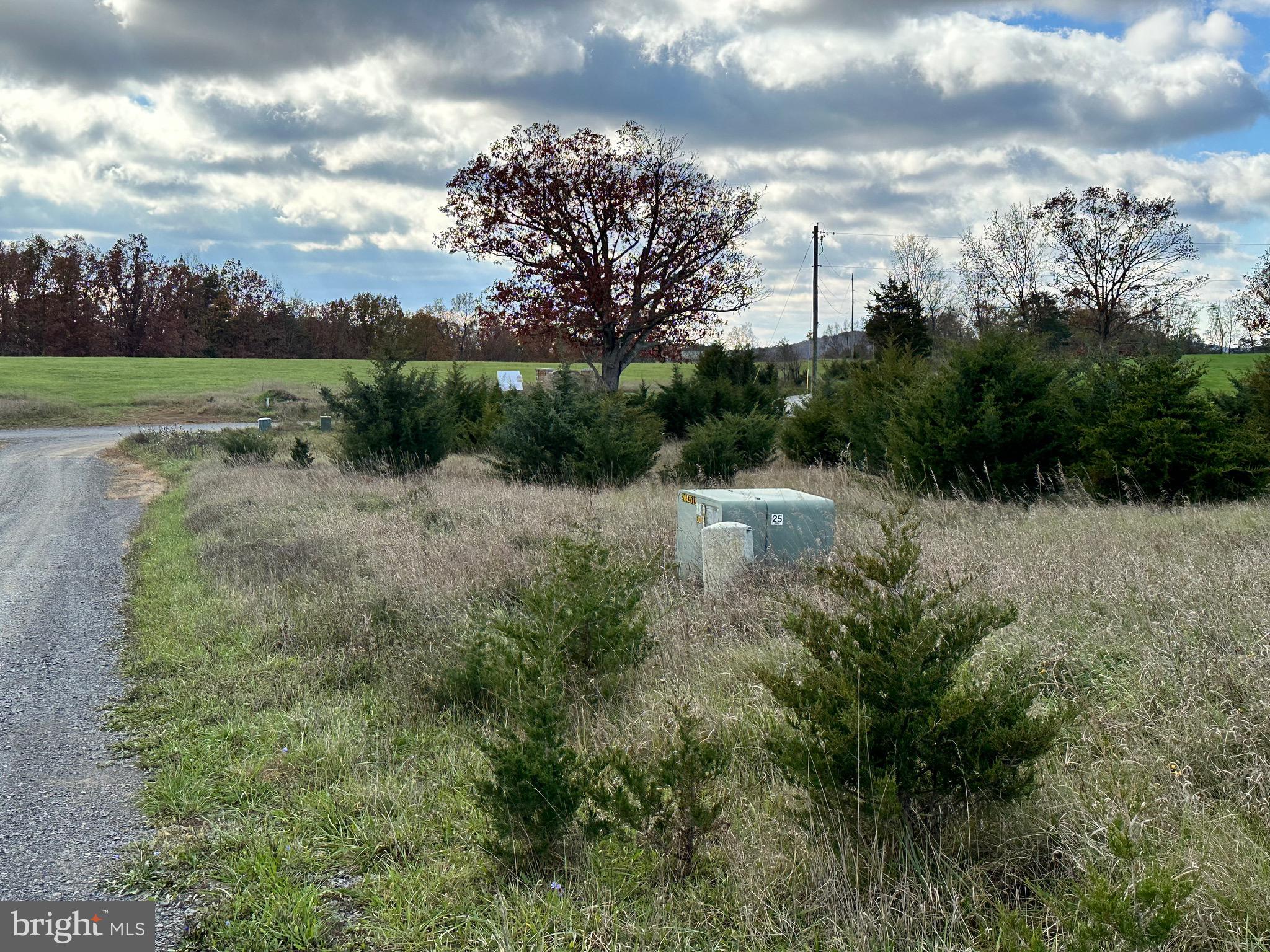 CEDAR LAKE - Land