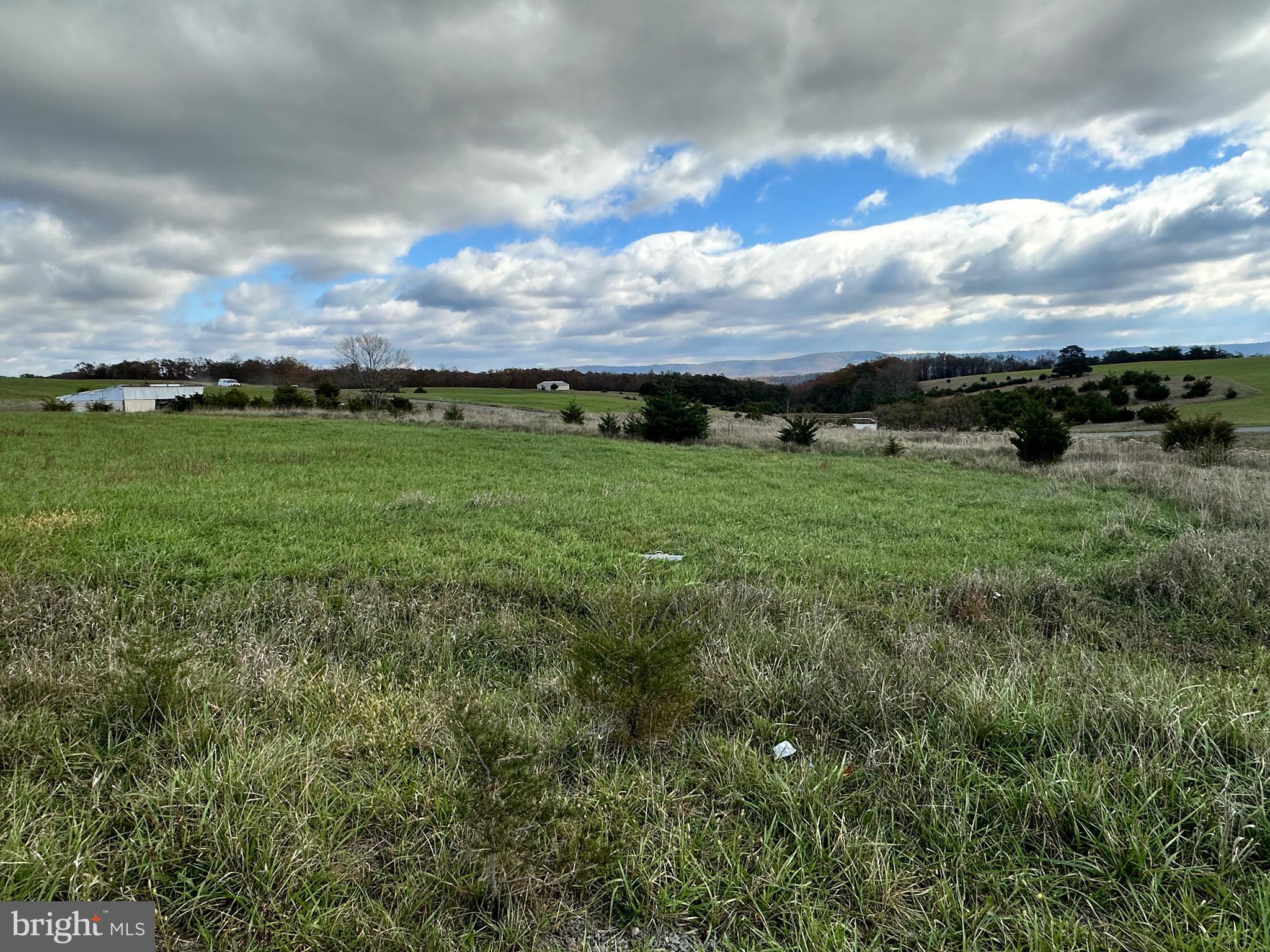 CEDAR LAKE - Land