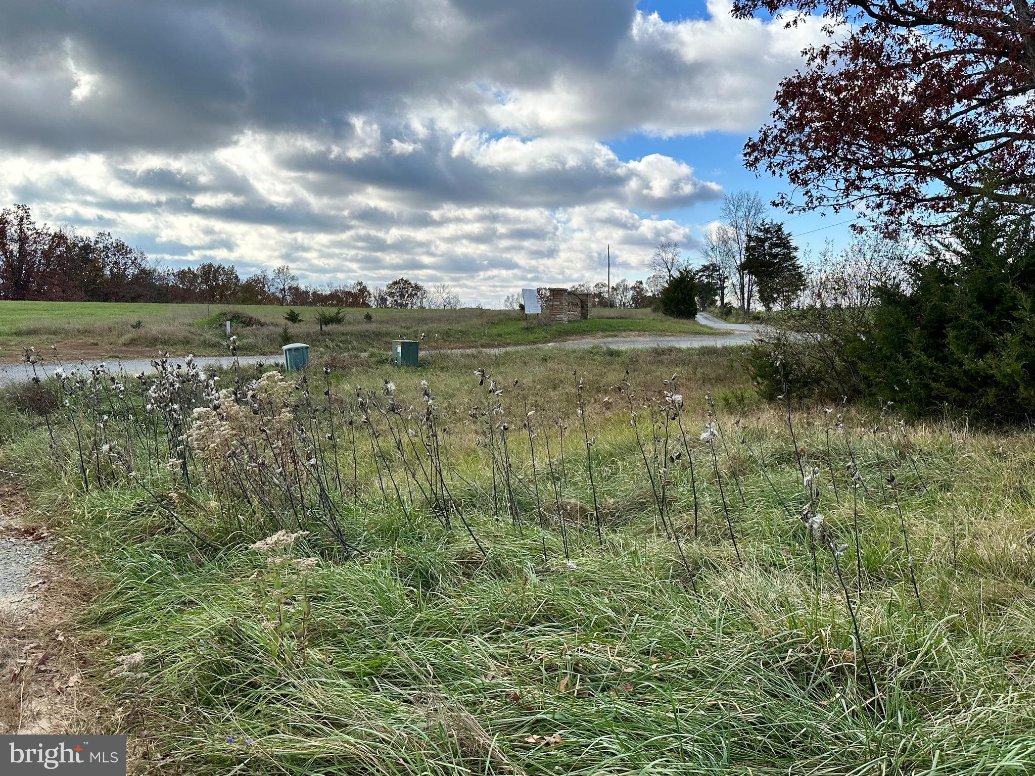 CEDAR LAKE - Land