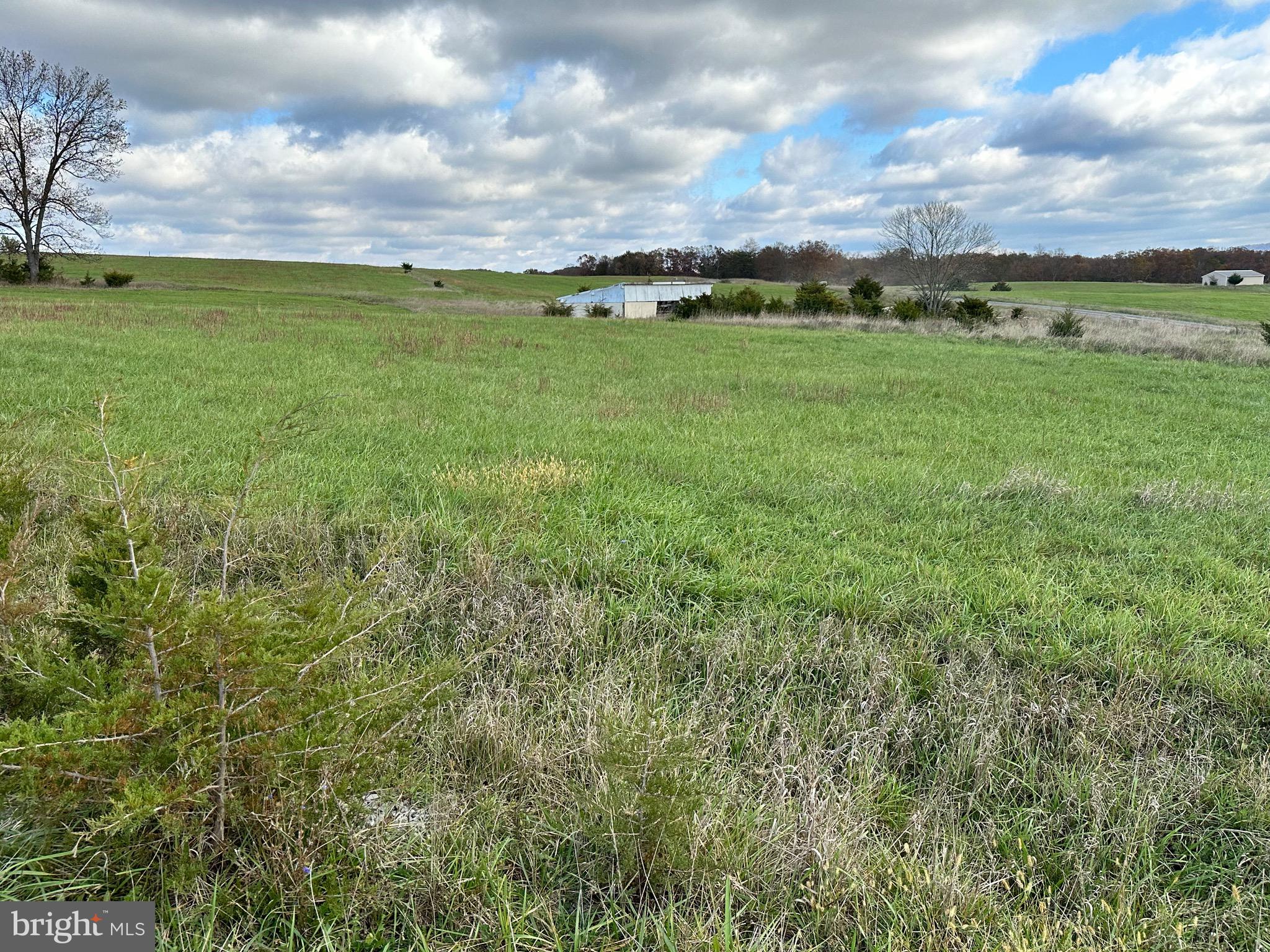 CEDAR LAKE - Land