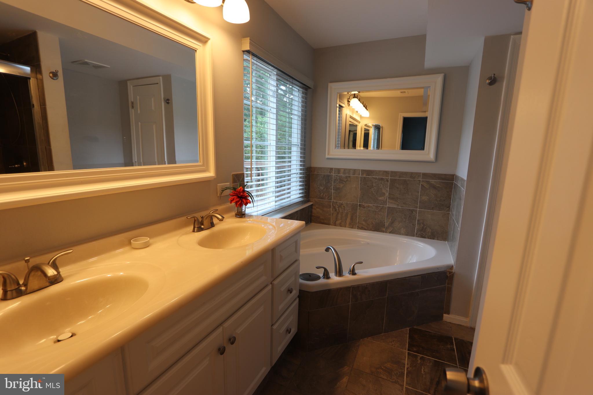 ROLLING MEADOWS SUB - Residential