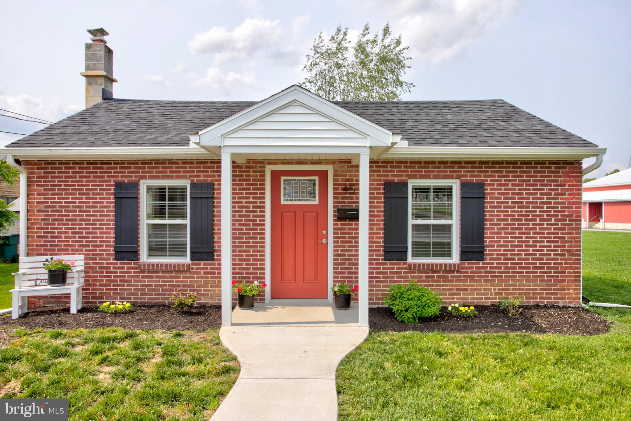 Nestled in the heart of Strasburg, this home offers endless opportunity. Long term rental, vacation home, retirement destination, etc. Completely updated and renovated, this home offers modern amenities, but remains walking distance from great history and the Strasburg Creamery! Convenient to major Travel Routes, the Tanger and Rockvale Outlets as well as gorcery, Amish Markets and Lancaster City. 1 bedroom 1 bathroom, and an open concept.