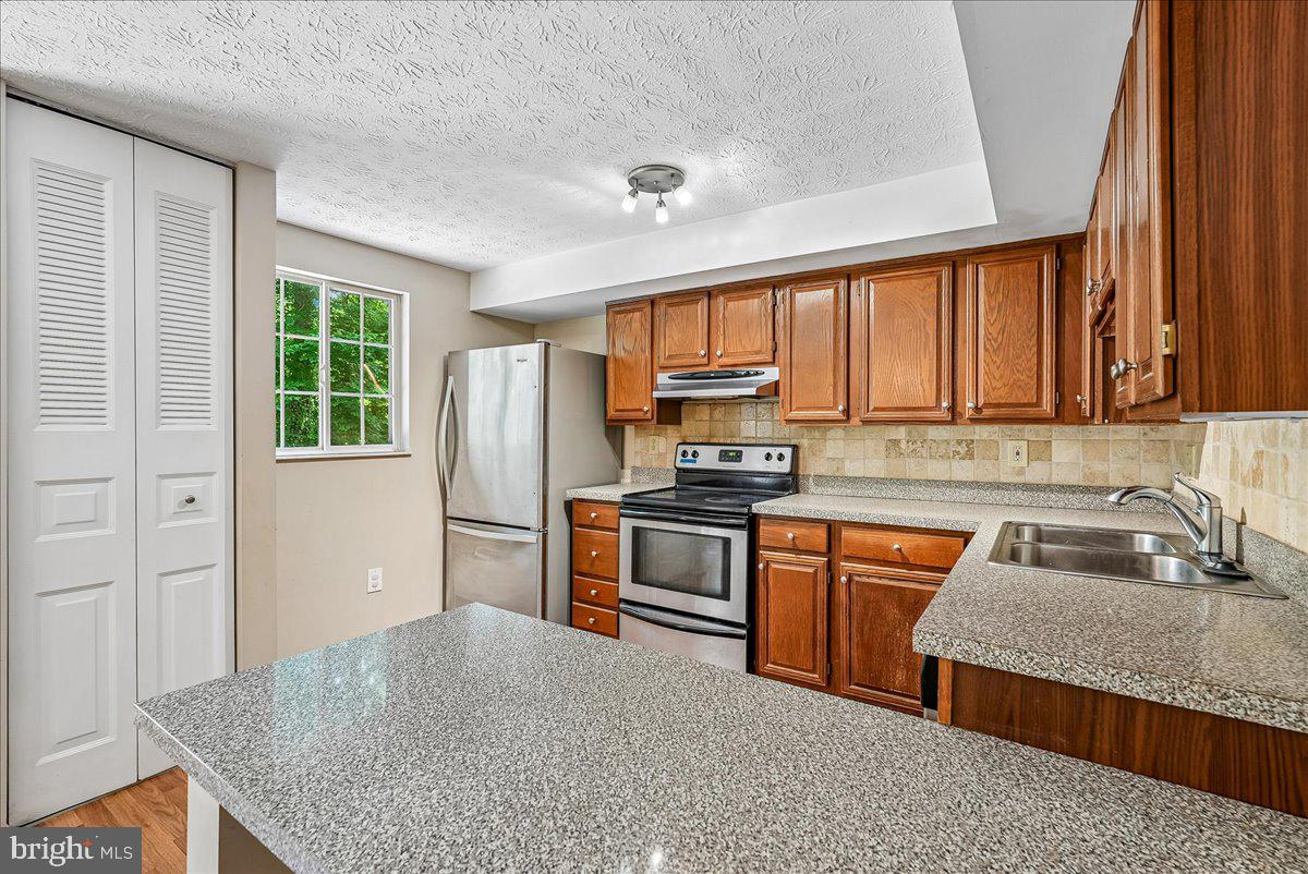 RESTON - Residential