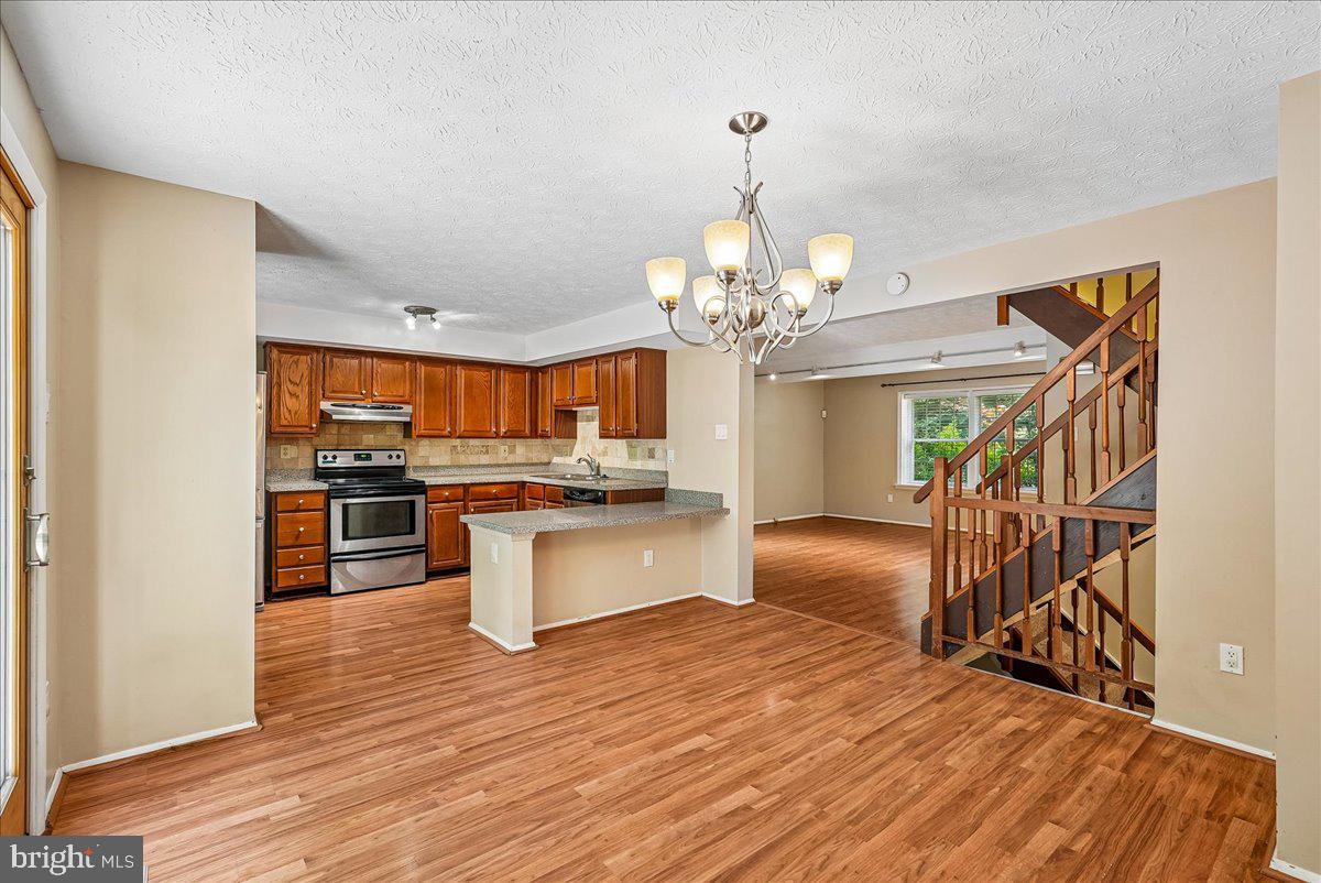 RESTON - Residential