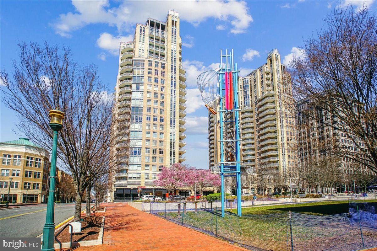 RESTON - Residential