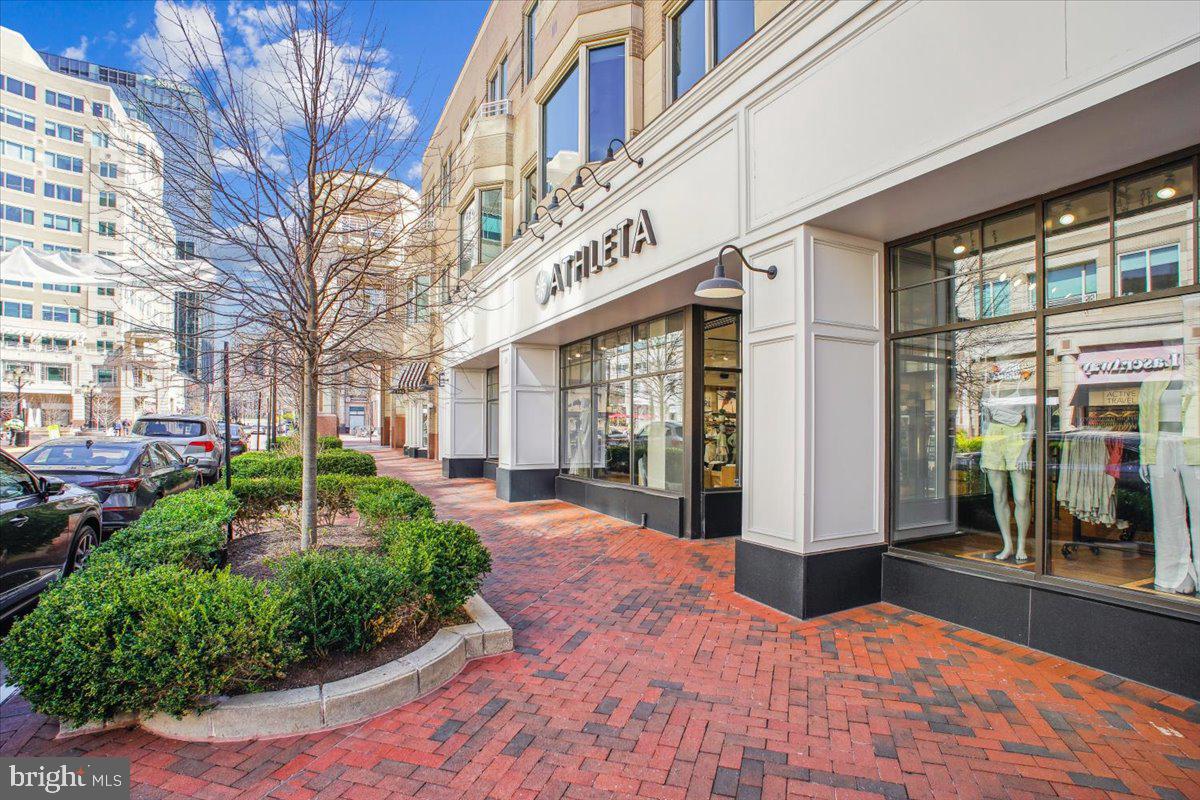 RESTON - Residential