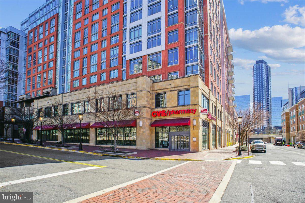 RESTON - Residential