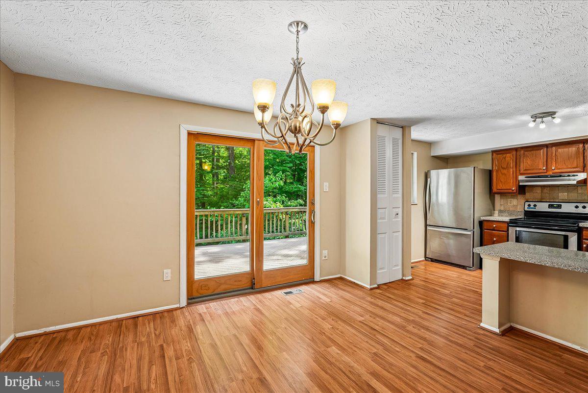 RESTON - Residential
