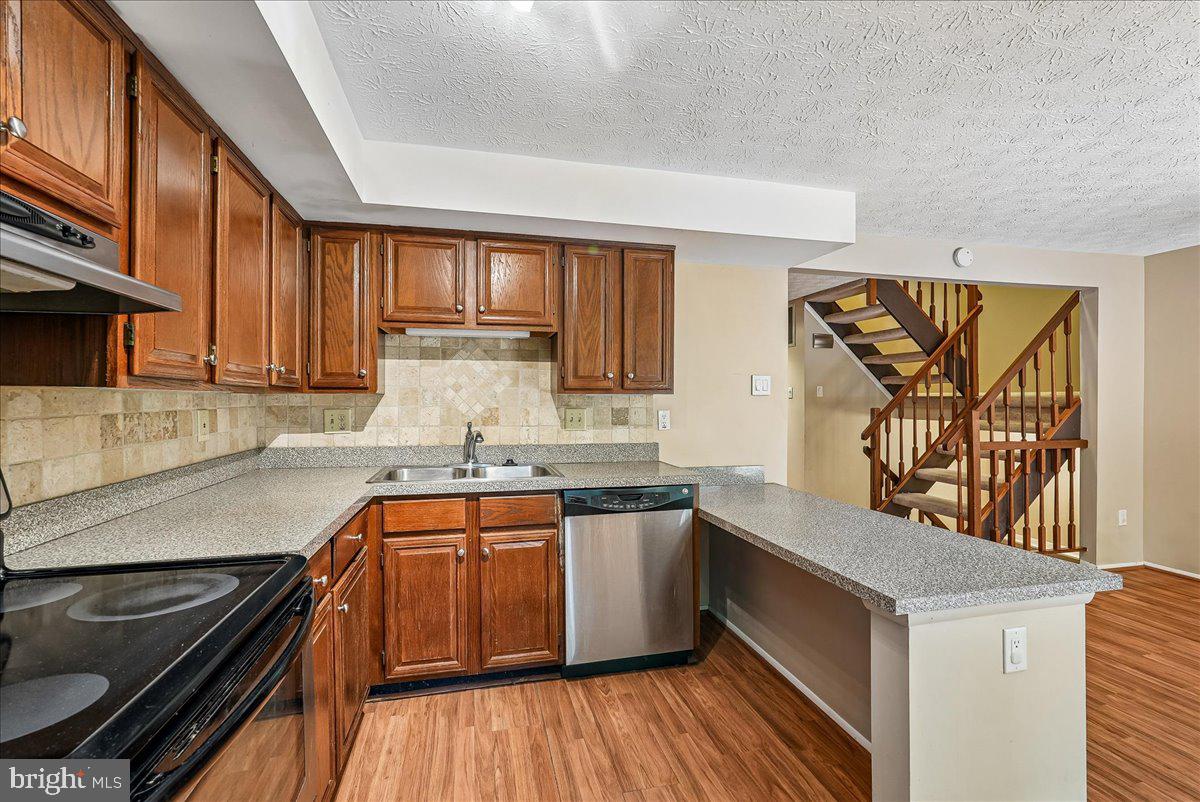 RESTON - Residential