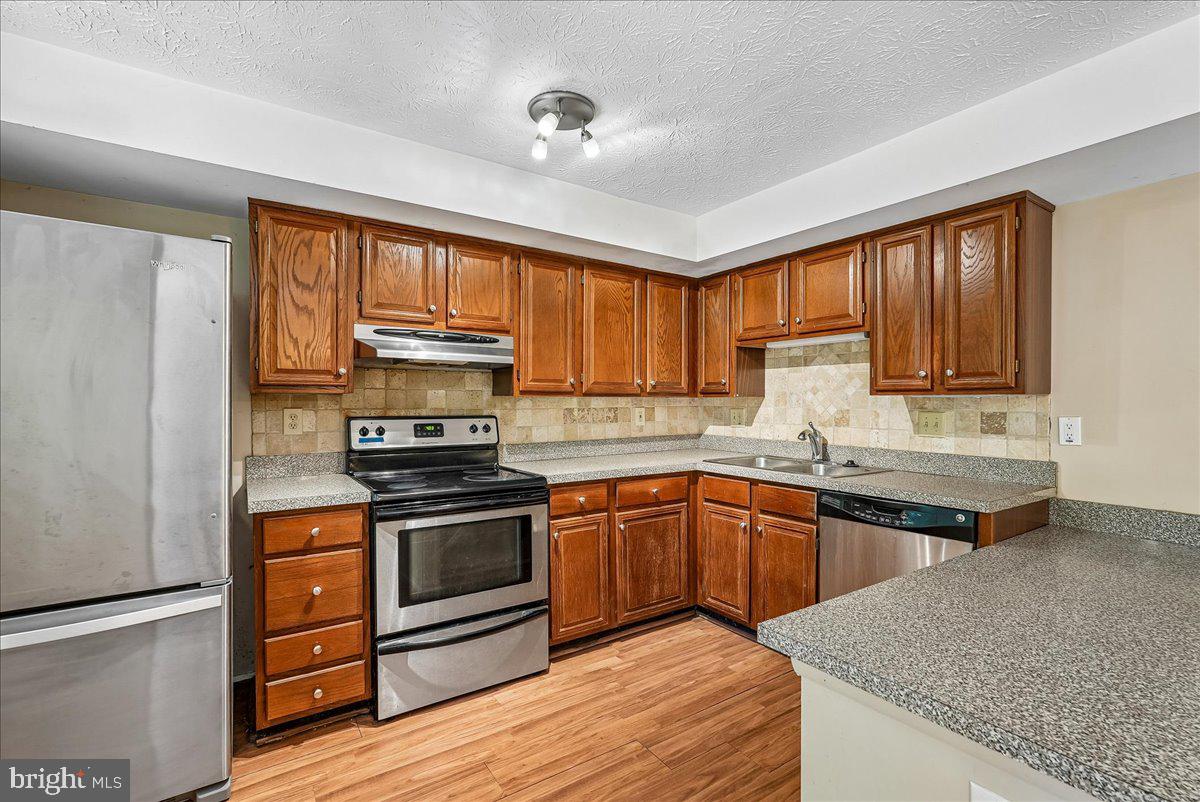 RESTON - Residential