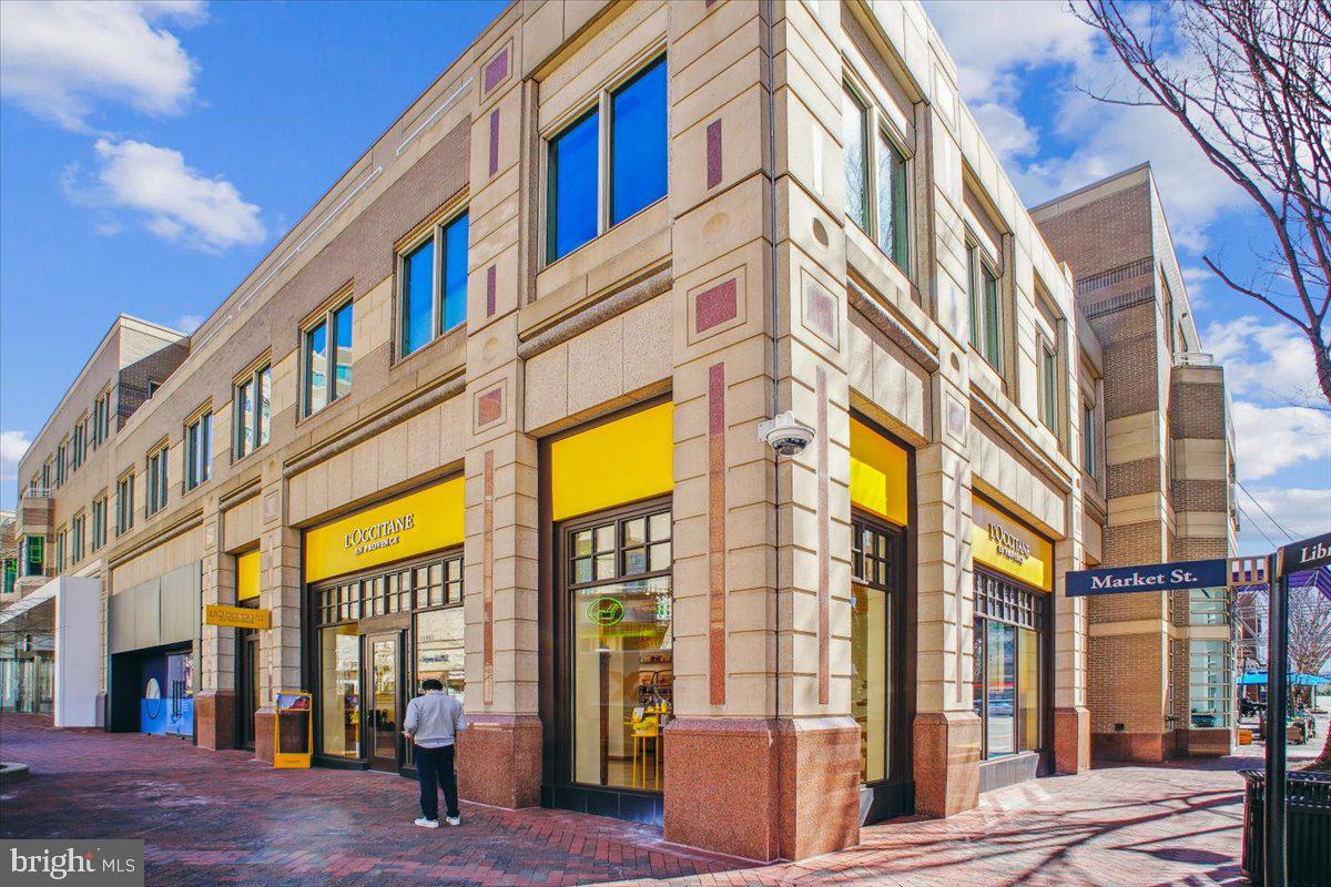 RESTON - Residential