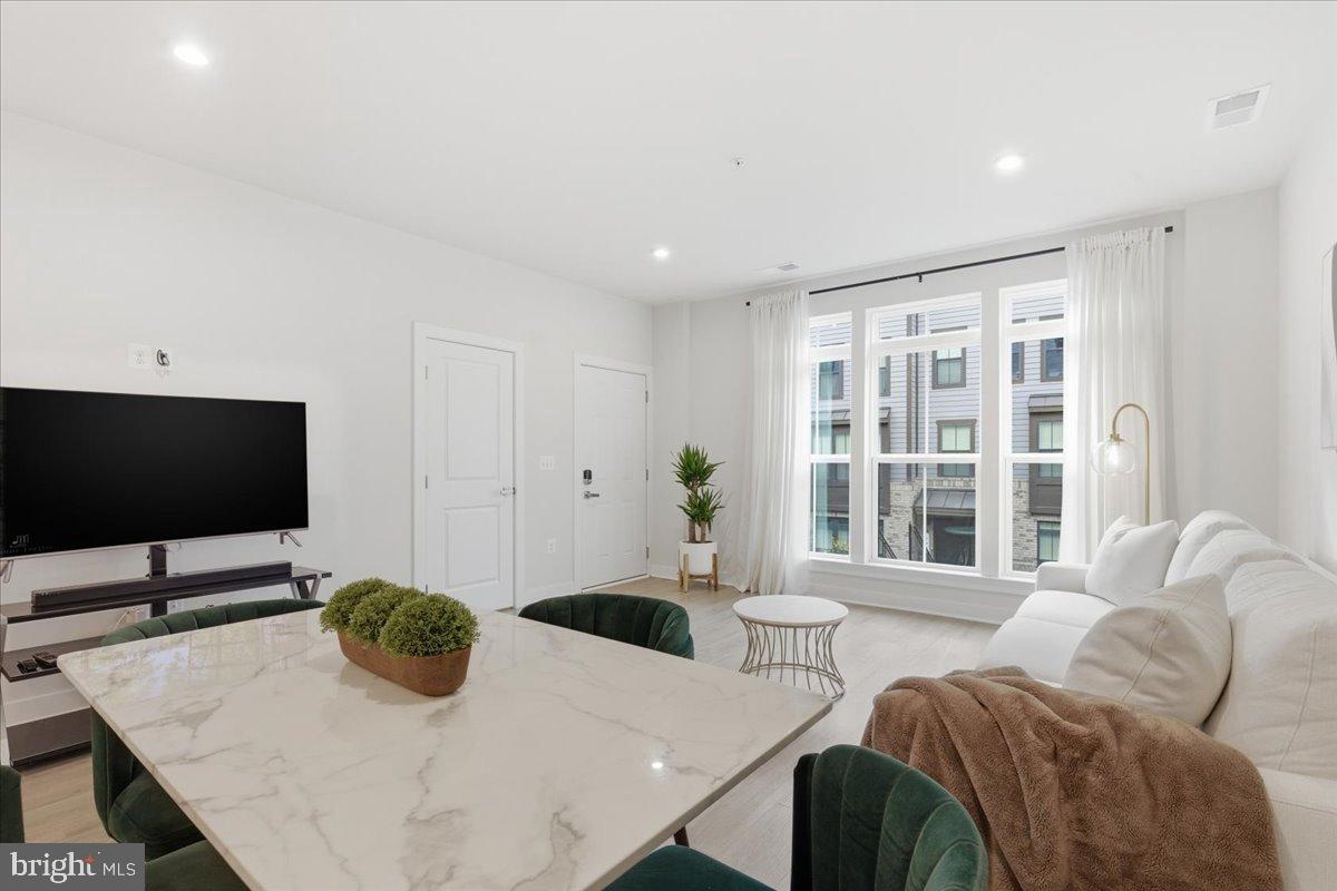 POTOMAC SHORES - Residential