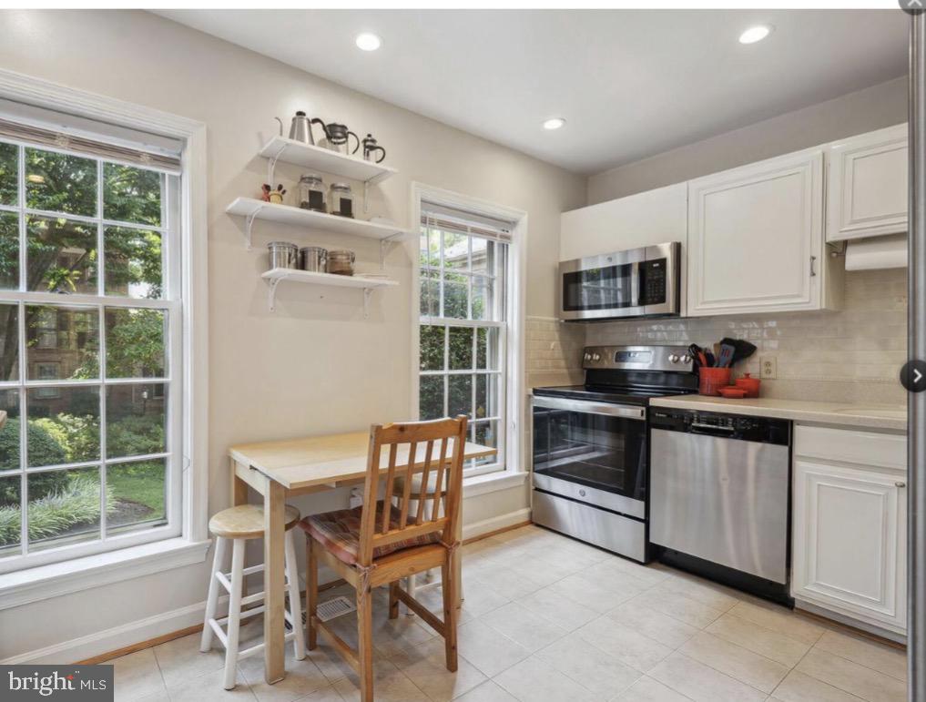 WESTBARD MEWS - Residential Lease