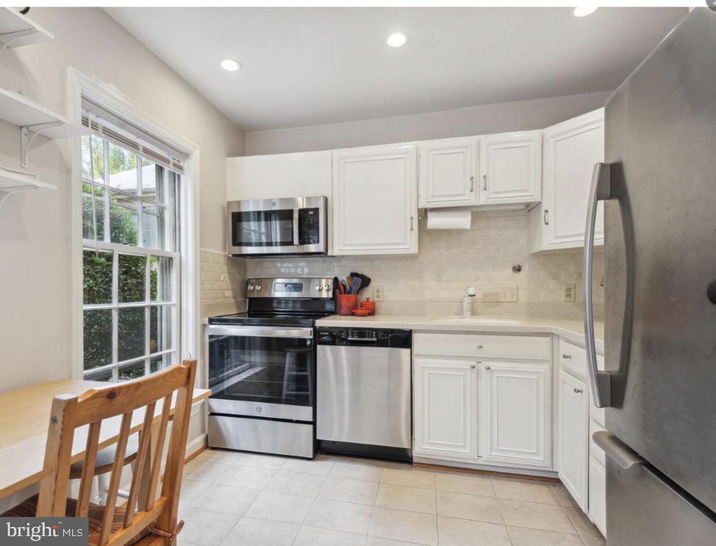 WESTBARD MEWS - Residential Lease