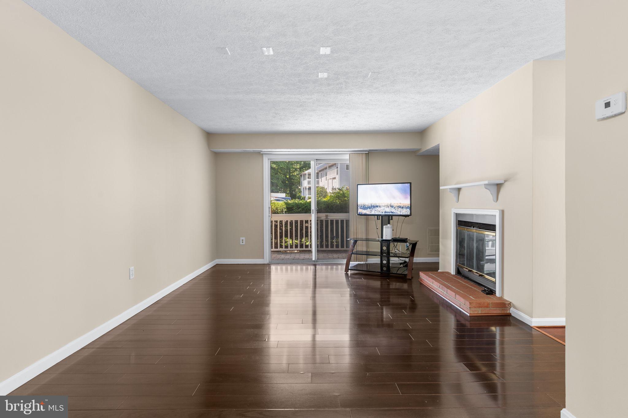 VININGS CONDO - Residential