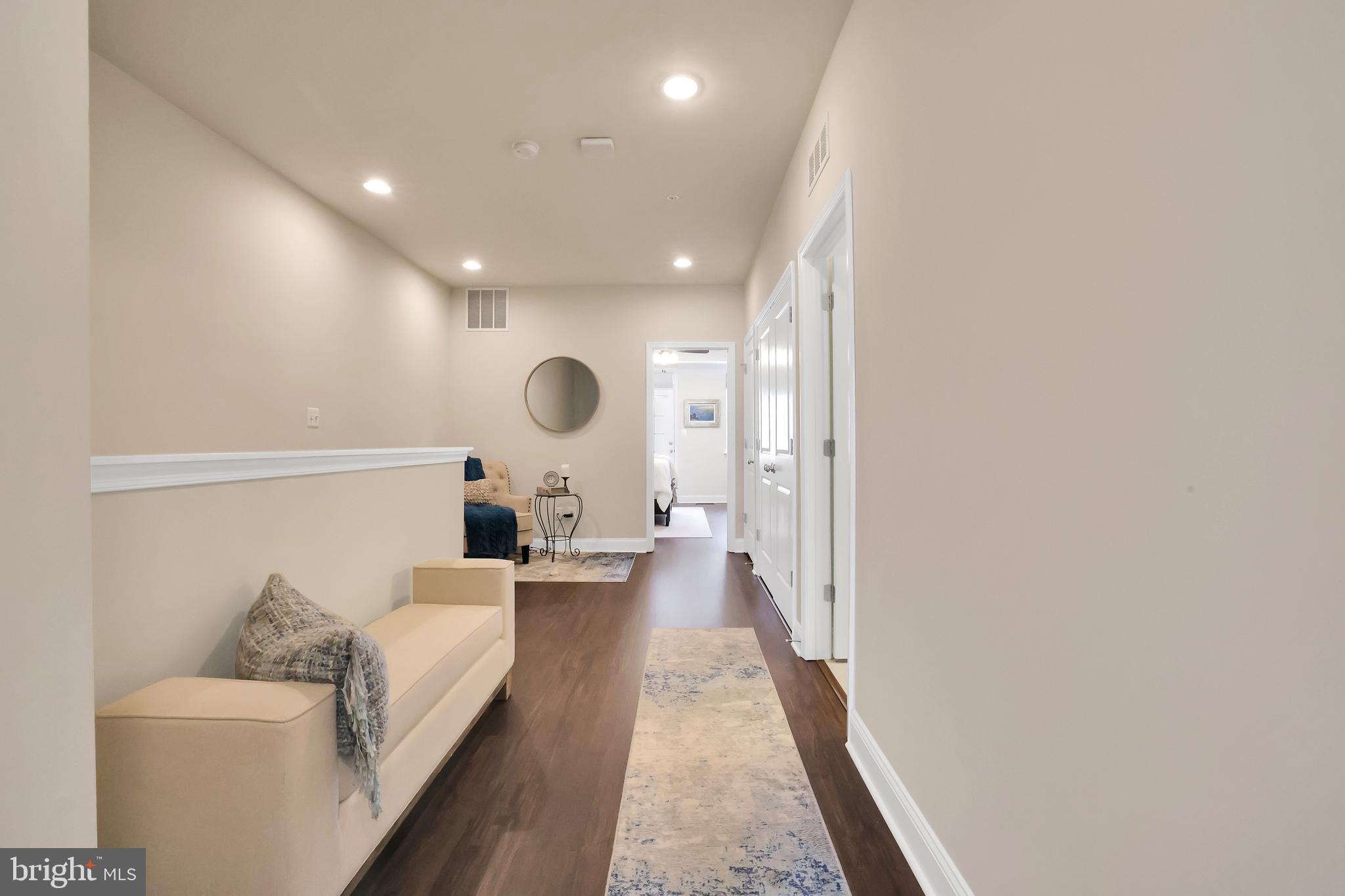 OXFORD SQUARE - Residential