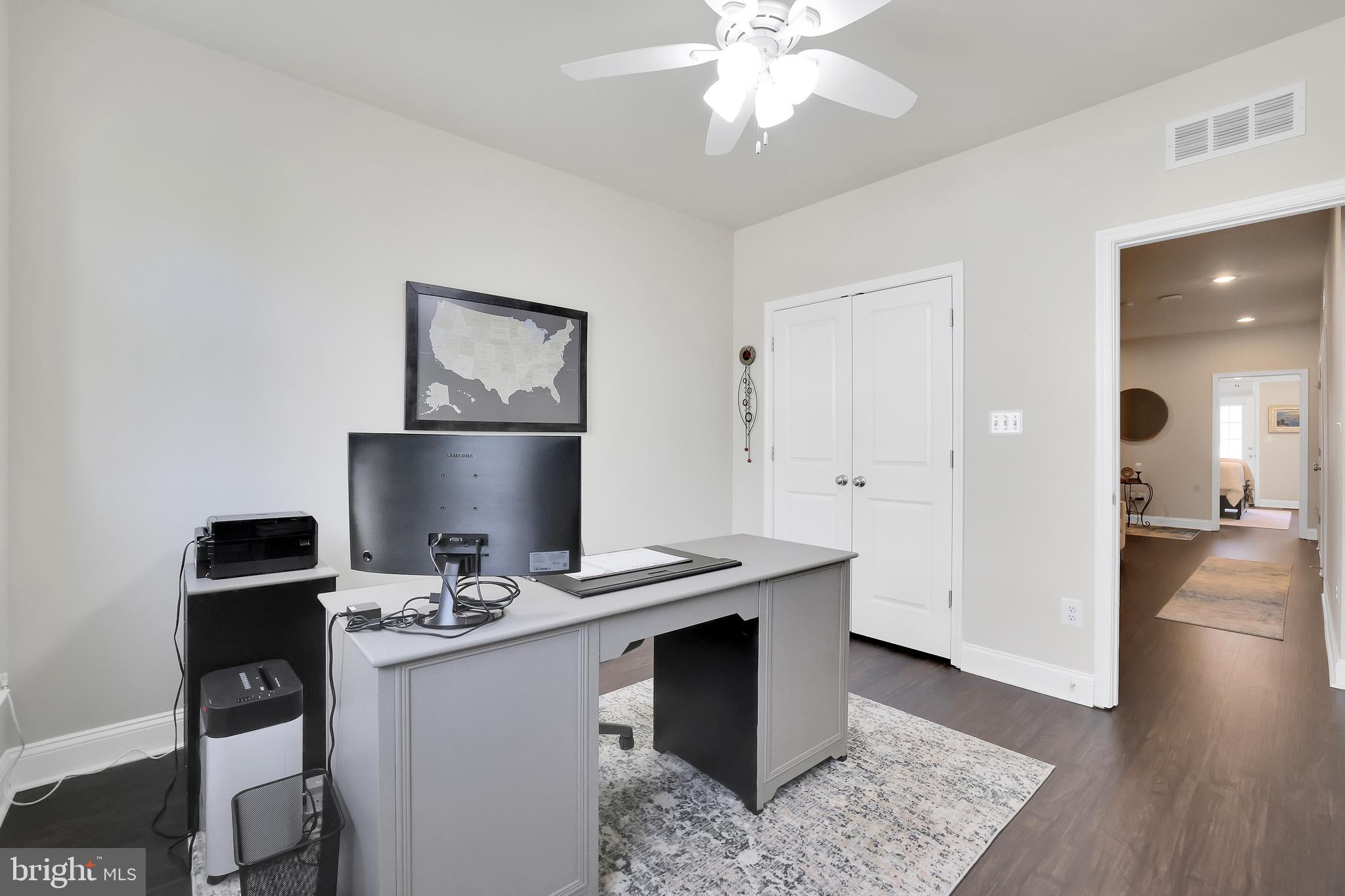 OXFORD SQUARE - Residential