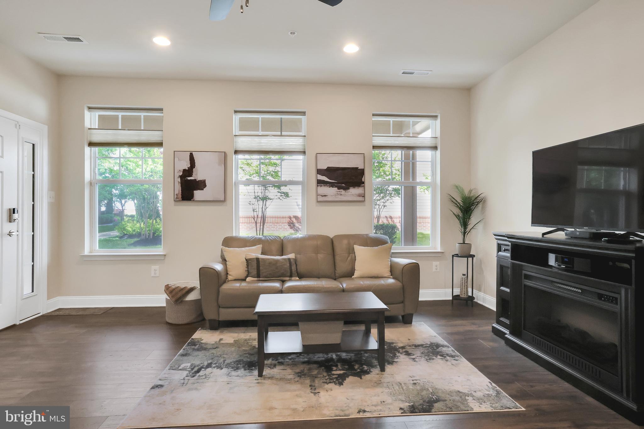 OXFORD SQUARE - Residential