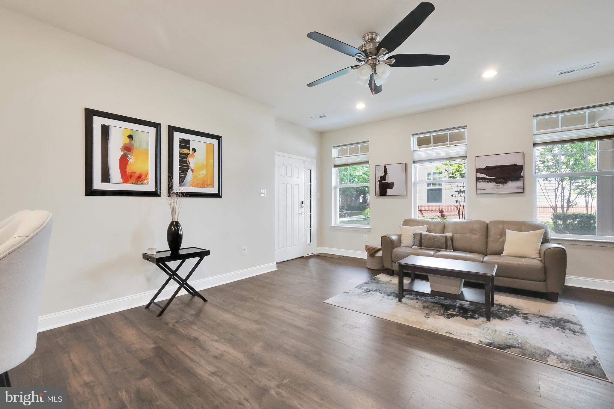 OXFORD SQUARE - Residential