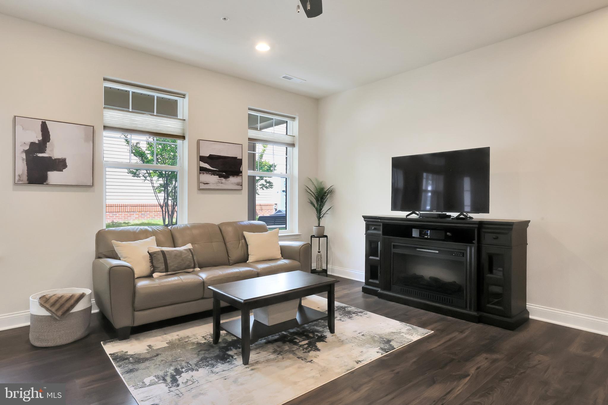 OXFORD SQUARE - Residential