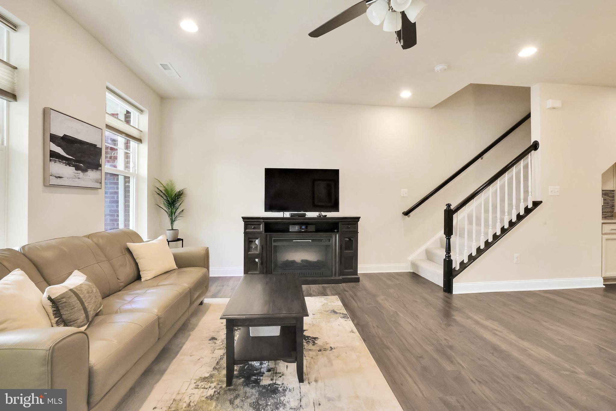 OXFORD SQUARE - Residential