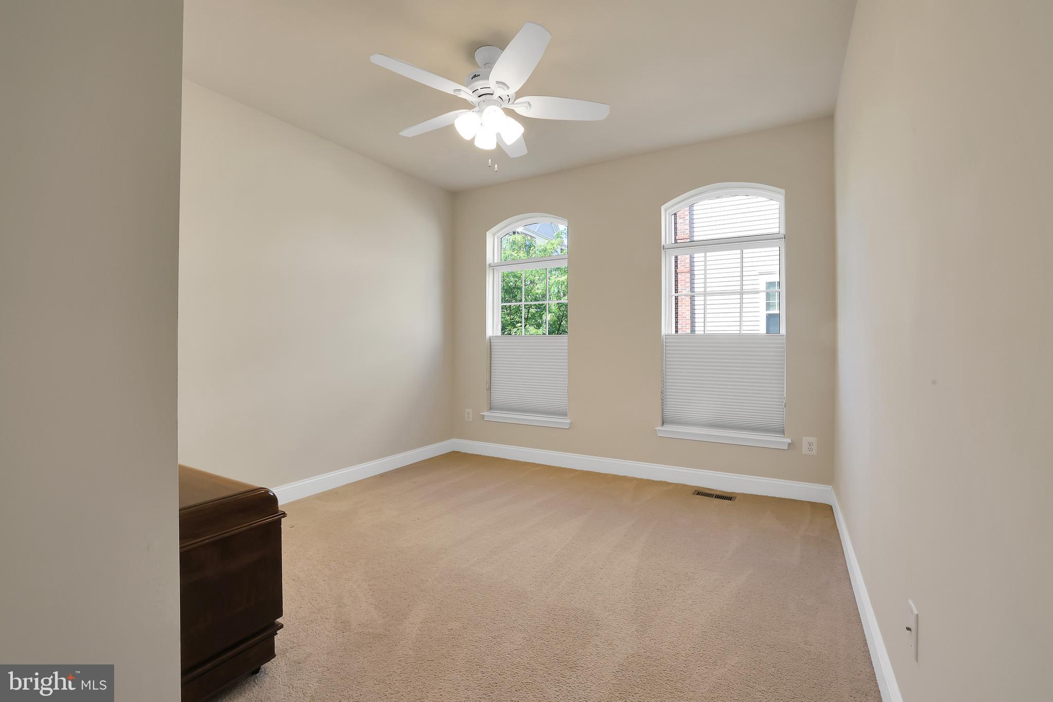 OXFORD SQUARE - Residential