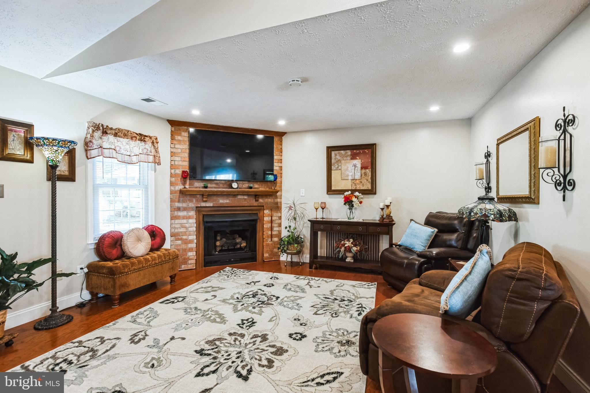 SENTRY WOODS/HUNTINGTON - Residential