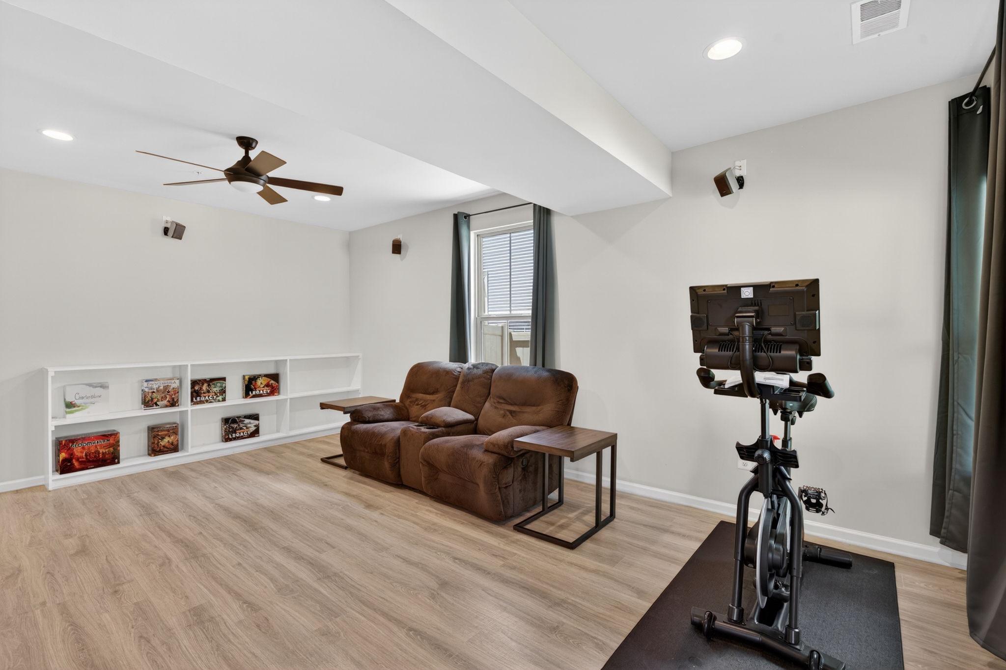 PONDVIEW - Residential