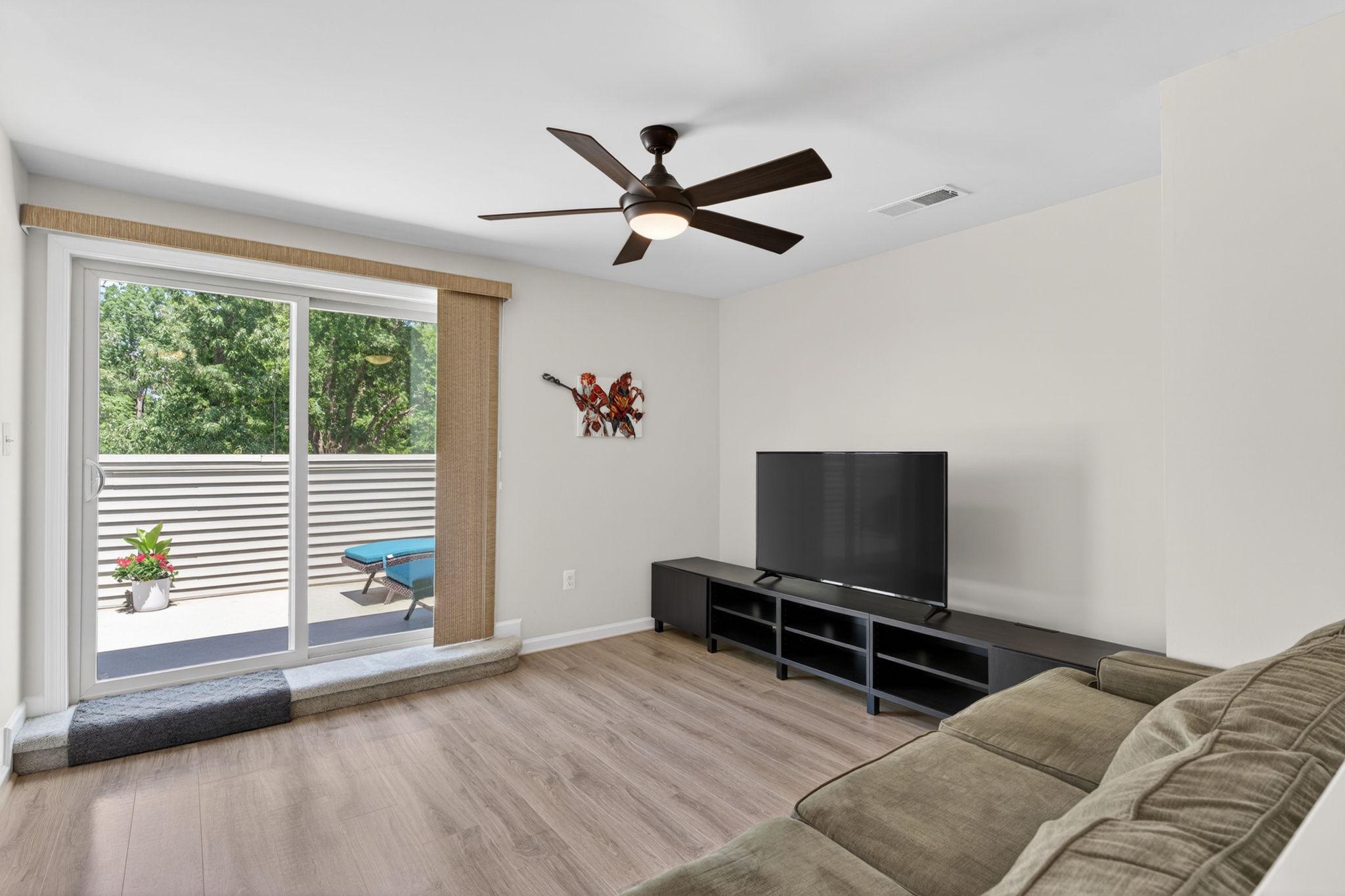 PONDVIEW - Residential