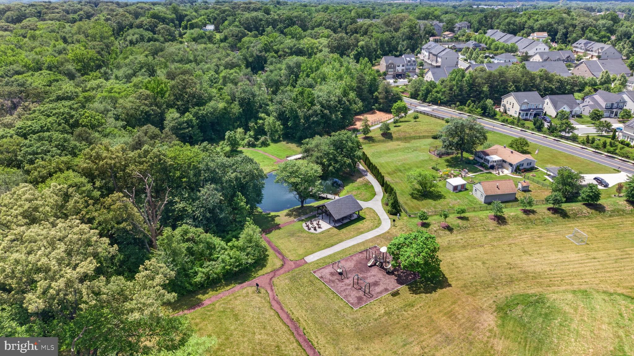 PONDVIEW - Residential