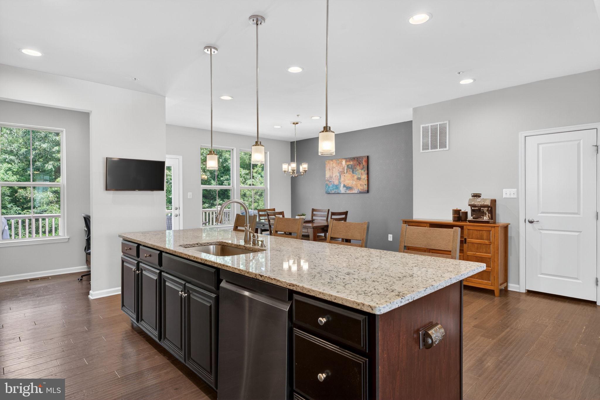 PONDVIEW - Residential