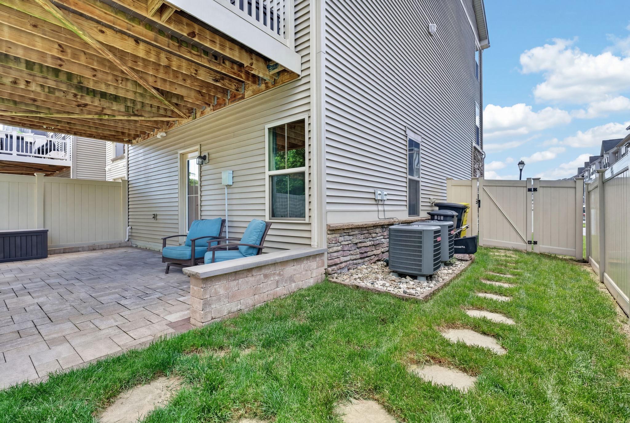 PONDVIEW - Residential