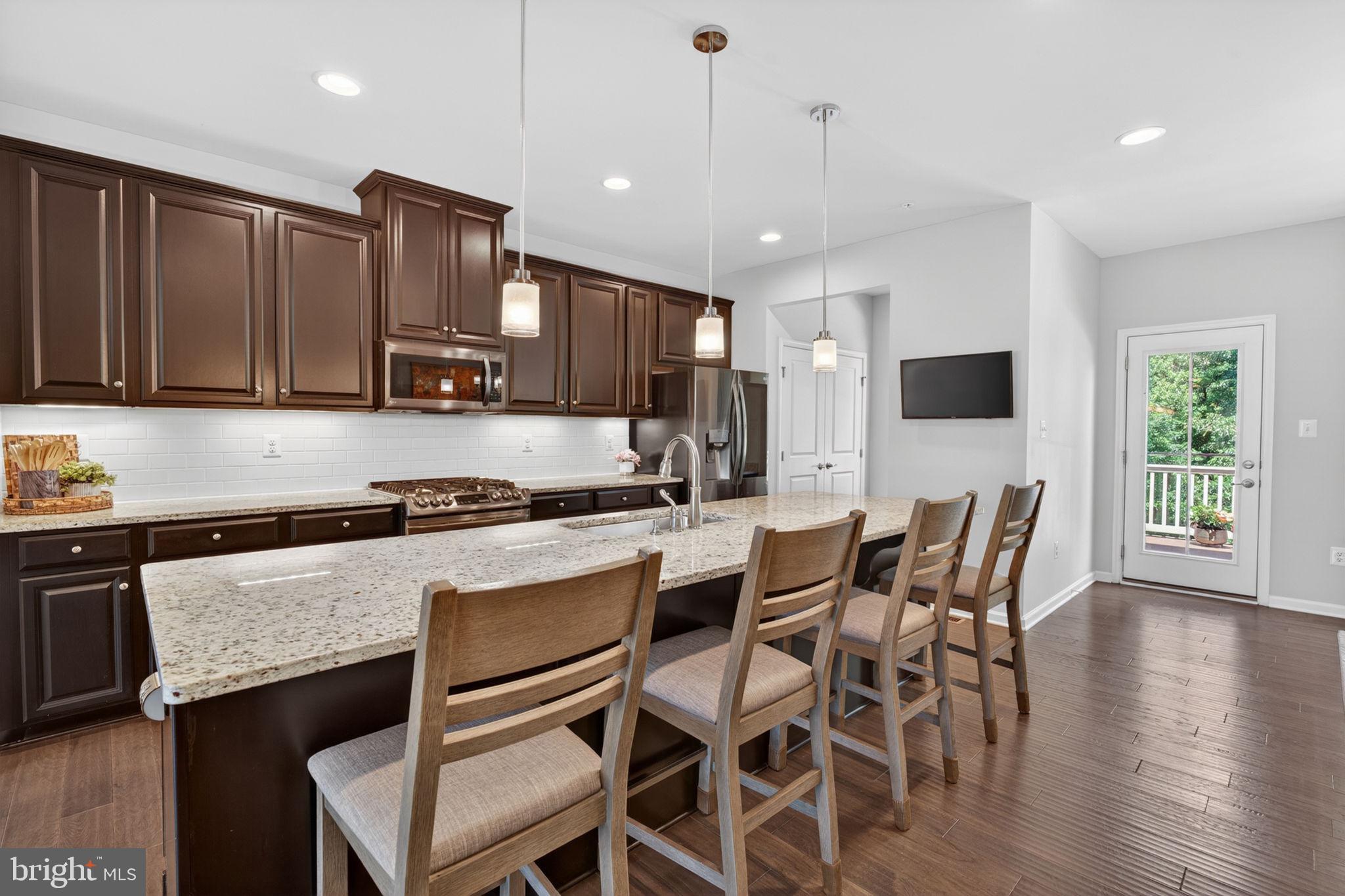 PONDVIEW - Residential