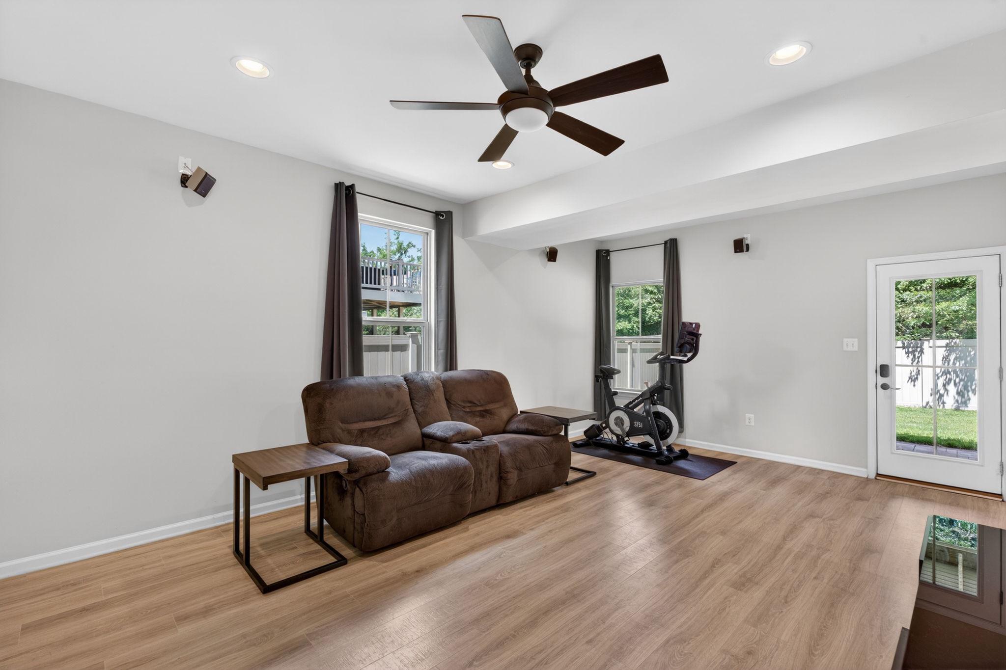 PONDVIEW - Residential