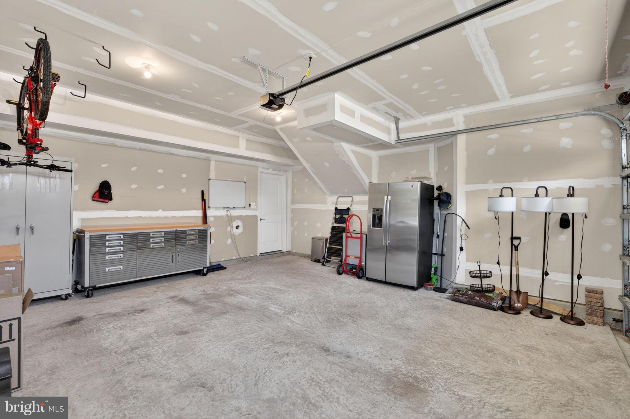 PONDVIEW - Residential