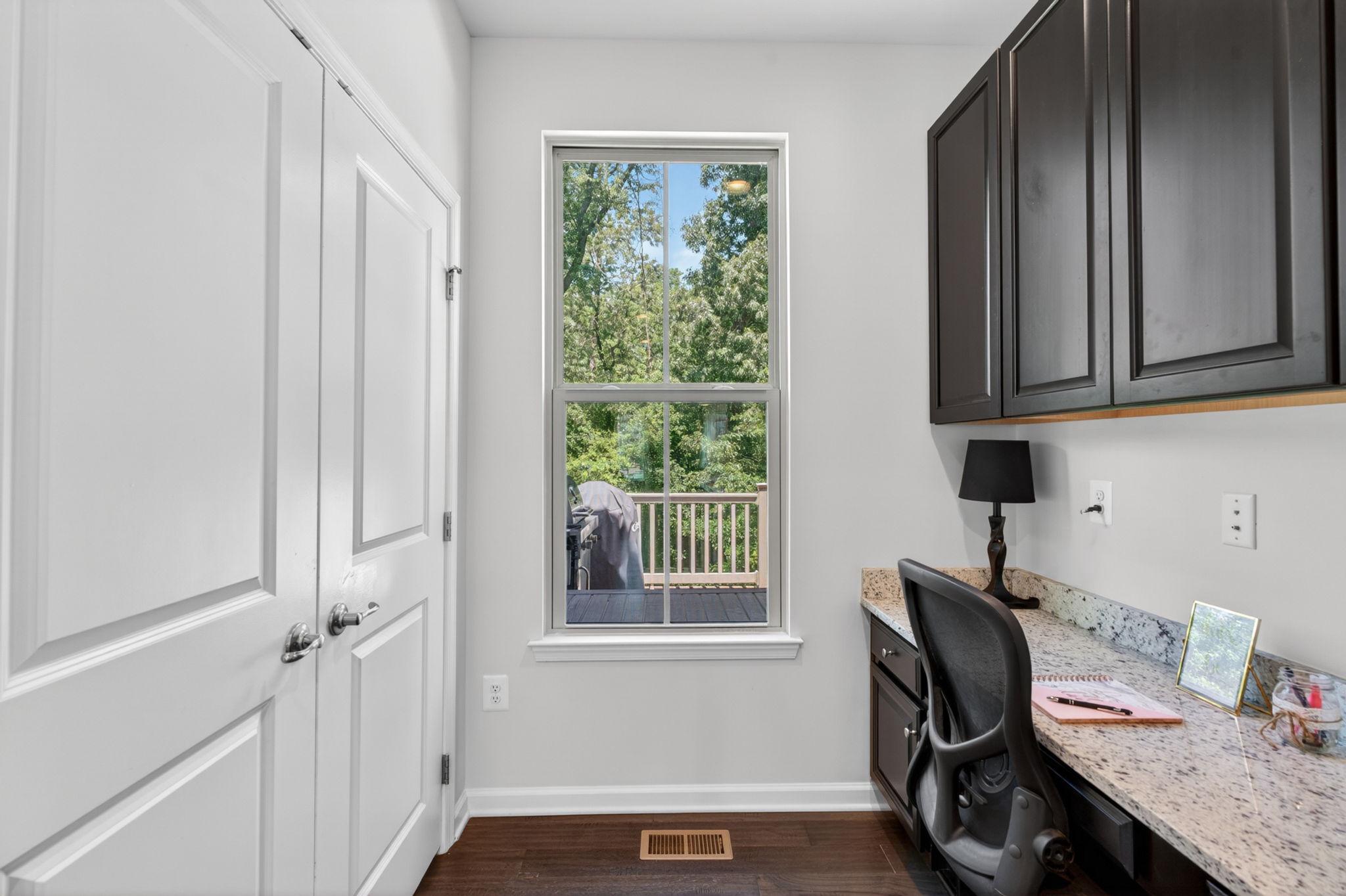 PONDVIEW - Residential