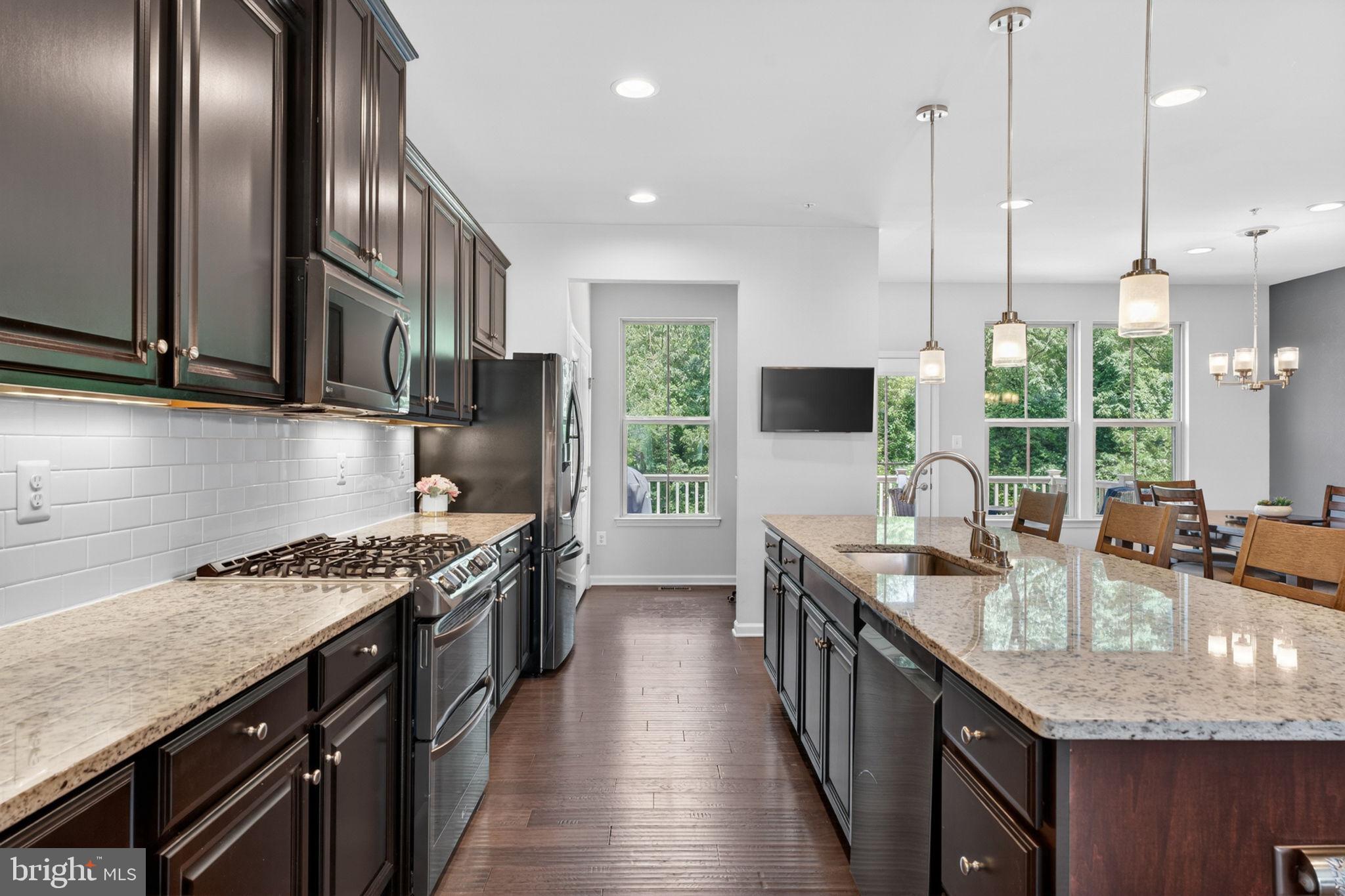 PONDVIEW - Residential