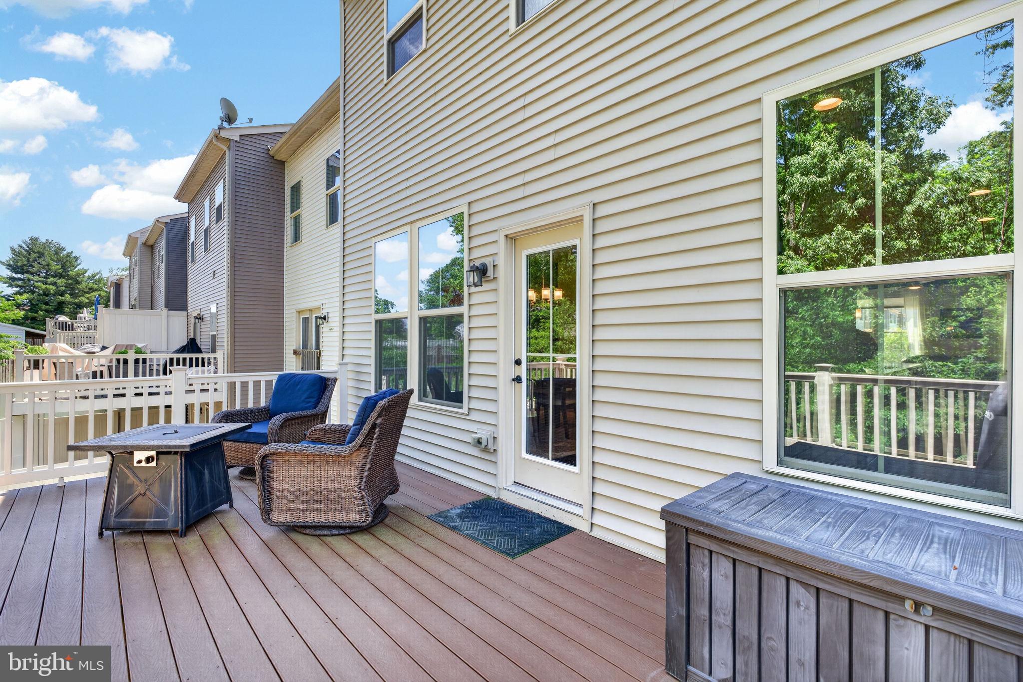 PONDVIEW - Residential