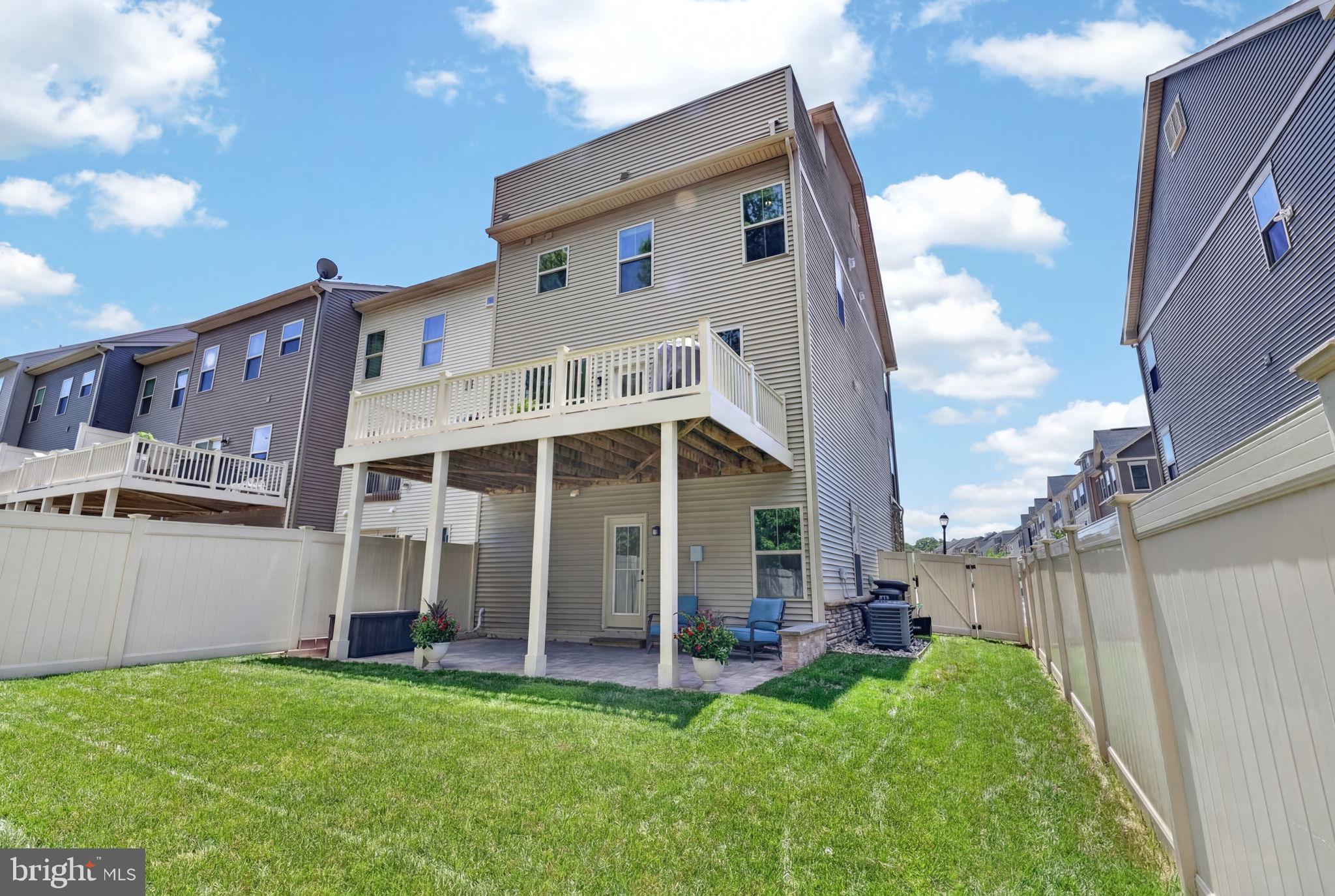 PONDVIEW - Residential