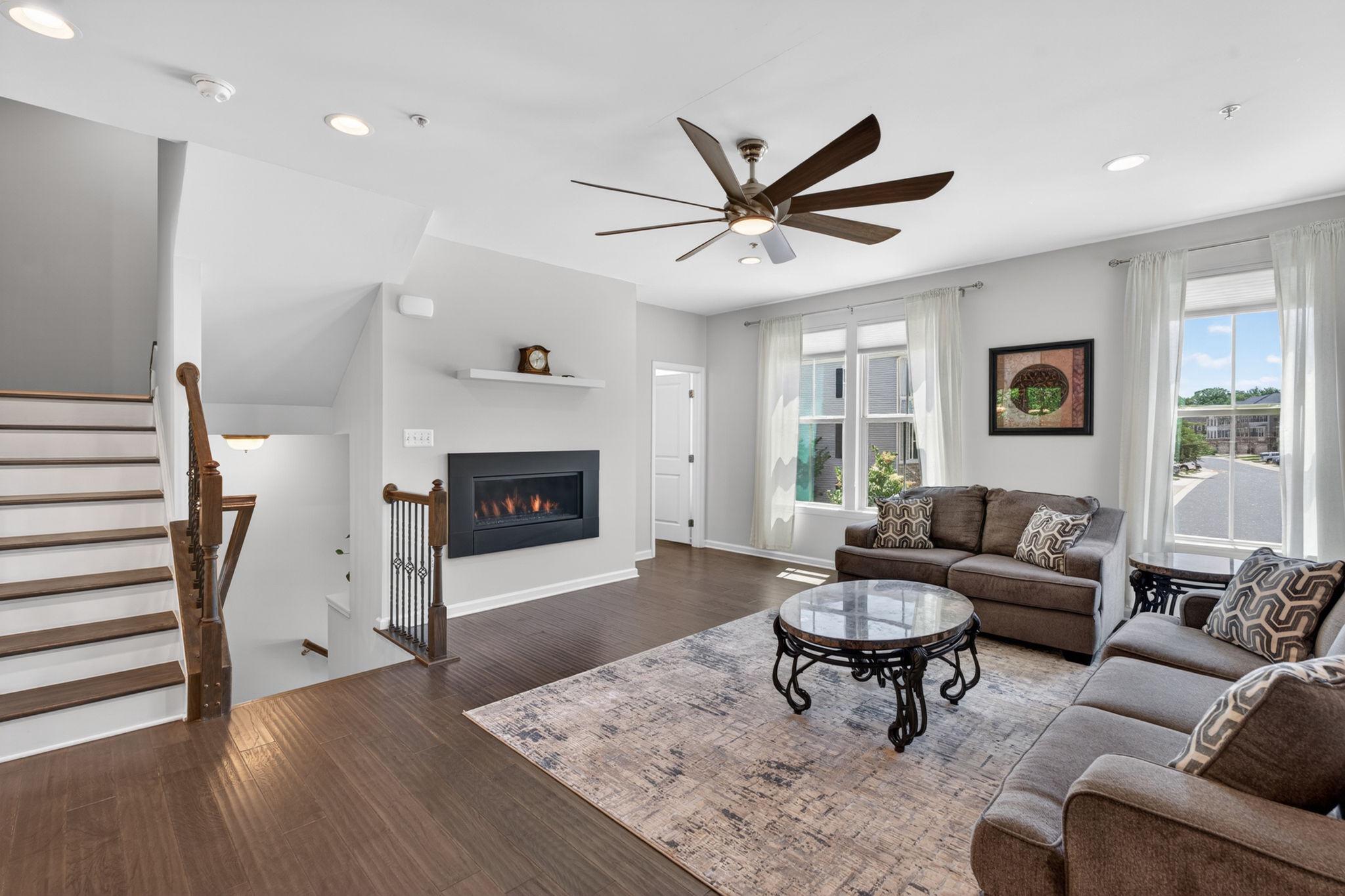 PONDVIEW - Residential