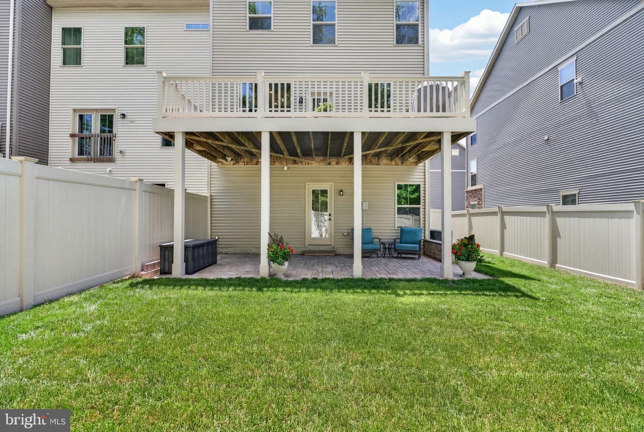PONDVIEW - Residential
