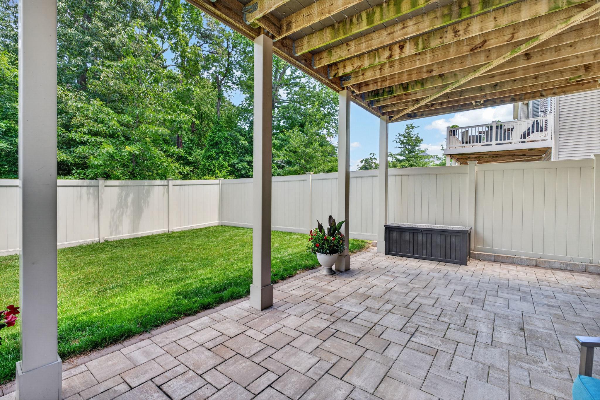 PONDVIEW - Residential