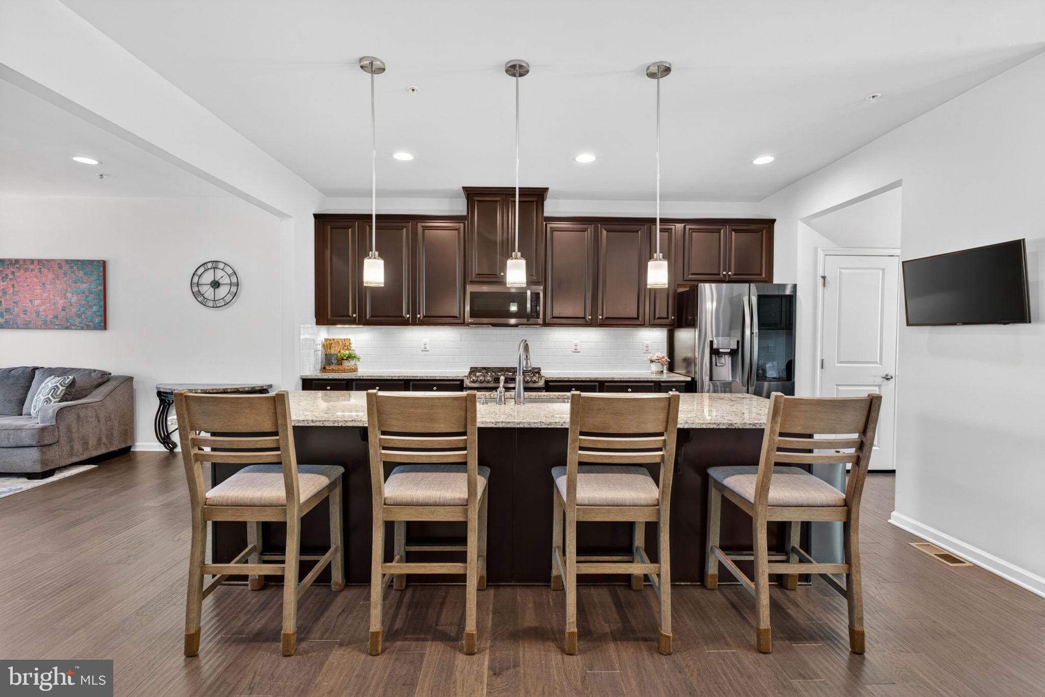 PONDVIEW - Residential