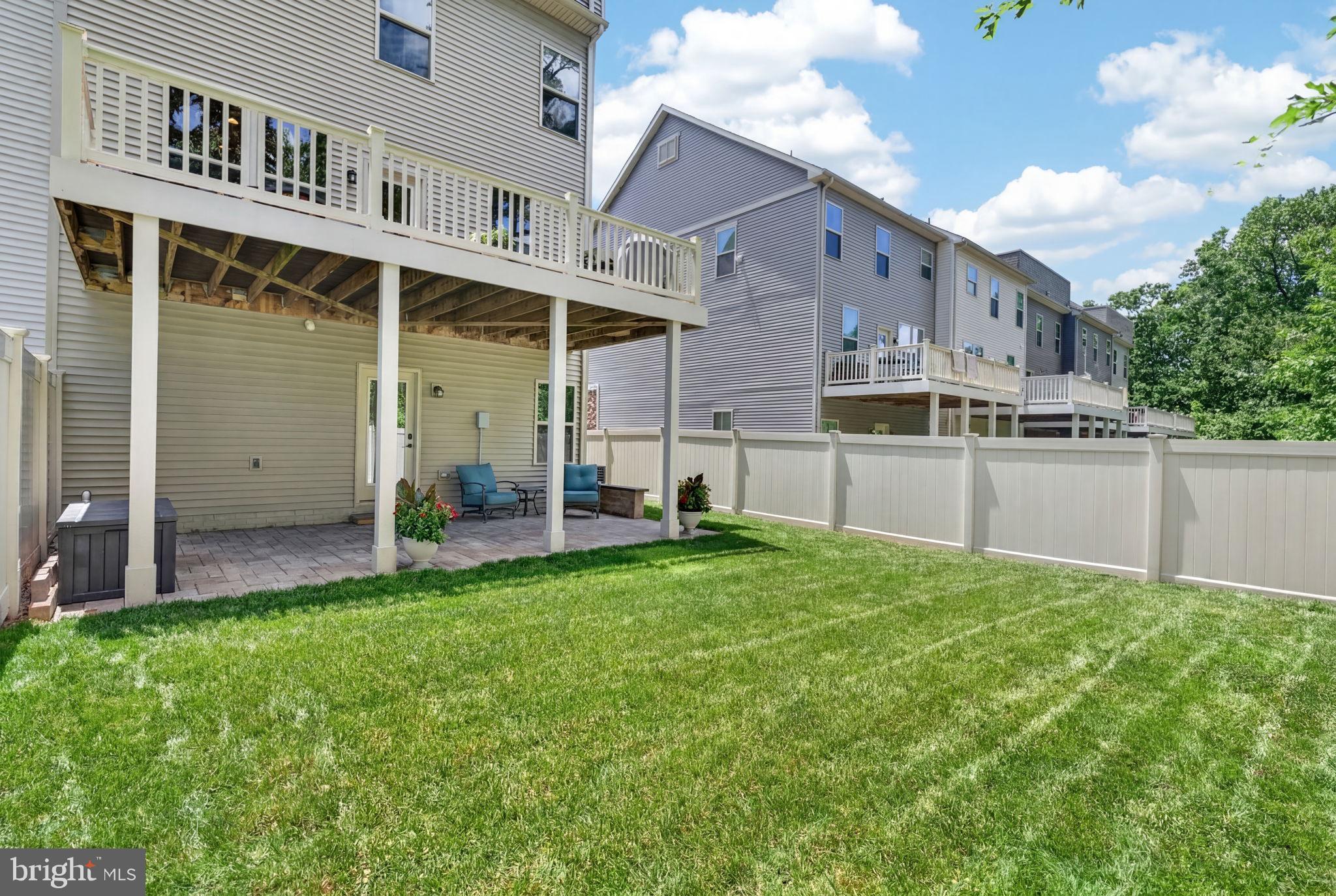 PONDVIEW - Residential