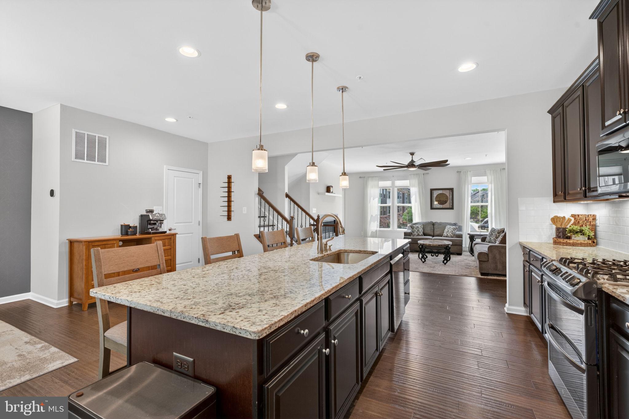 PONDVIEW - Residential
